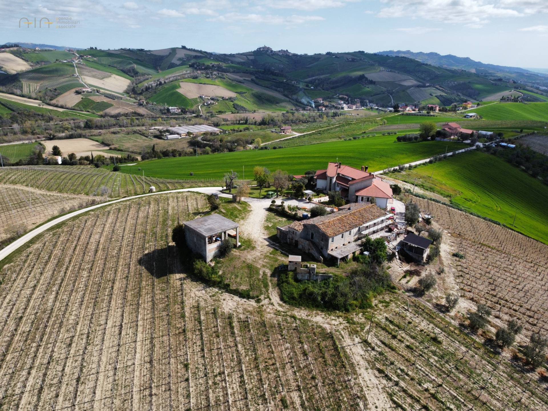 Casale Colonico Rustico in vendita a Castignano, Collinare