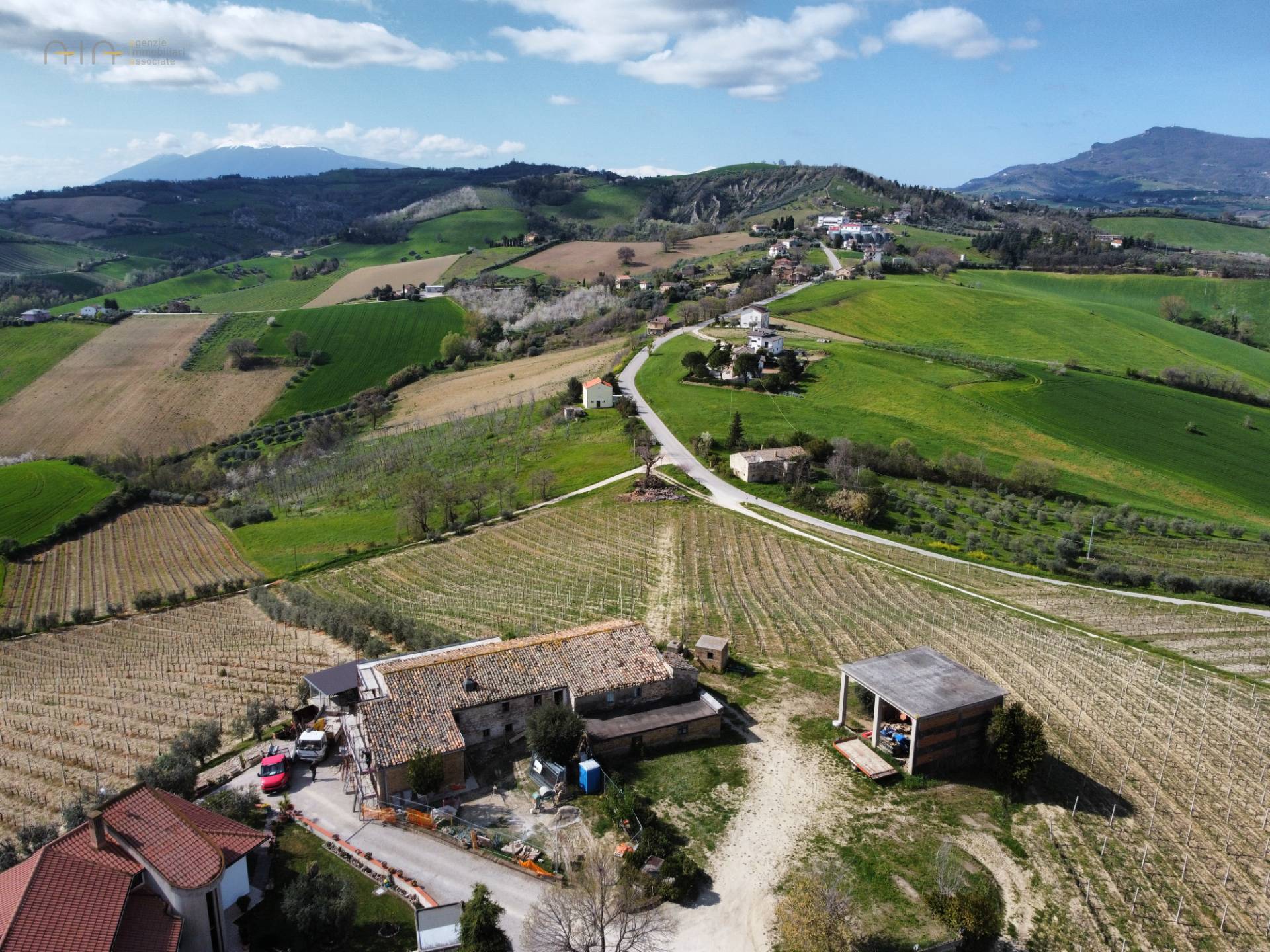 Casale Colonico Rustico in vendita a Castignano, Collinare