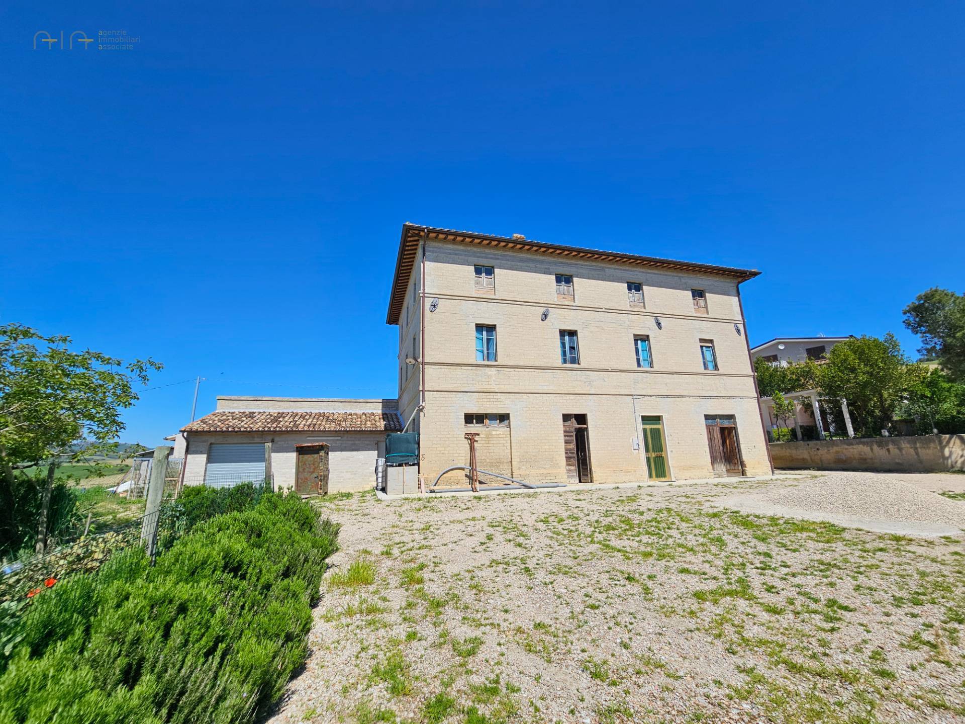 Casale Colonico Rustico in vendita a Cossignano, Collinare / Campagna