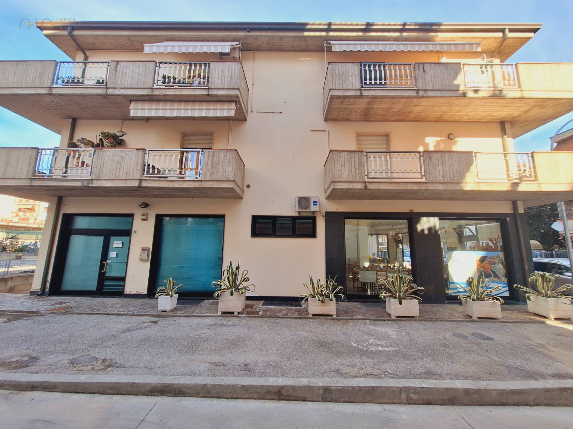 Locale Commerciale in vendita a San Benedetto del Tronto, Centralissima