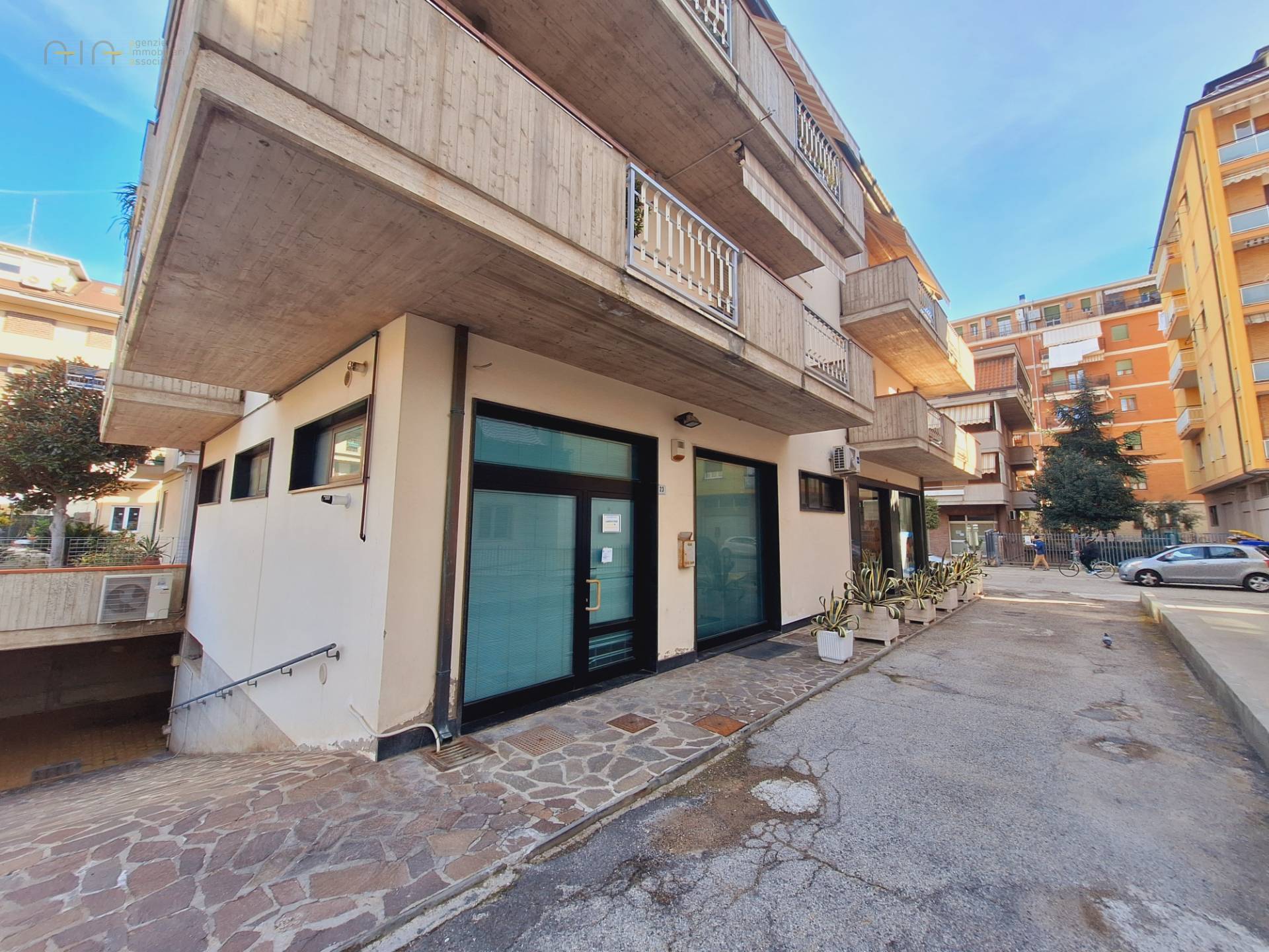 Locale Commerciale in vendita a San Benedetto del Tronto, Centralissima