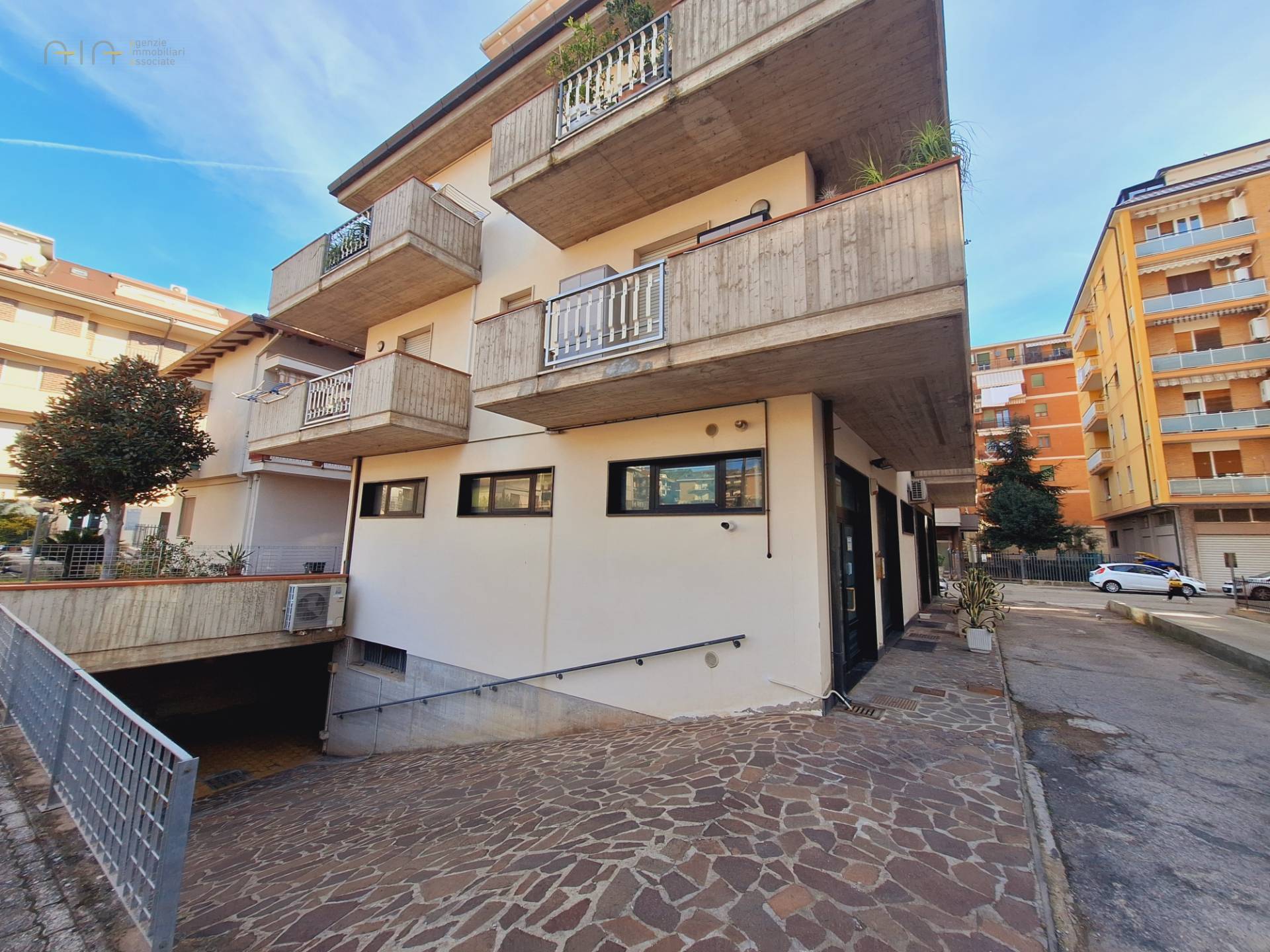 Locale Commerciale in vendita a San Benedetto del Tronto, Centralissima