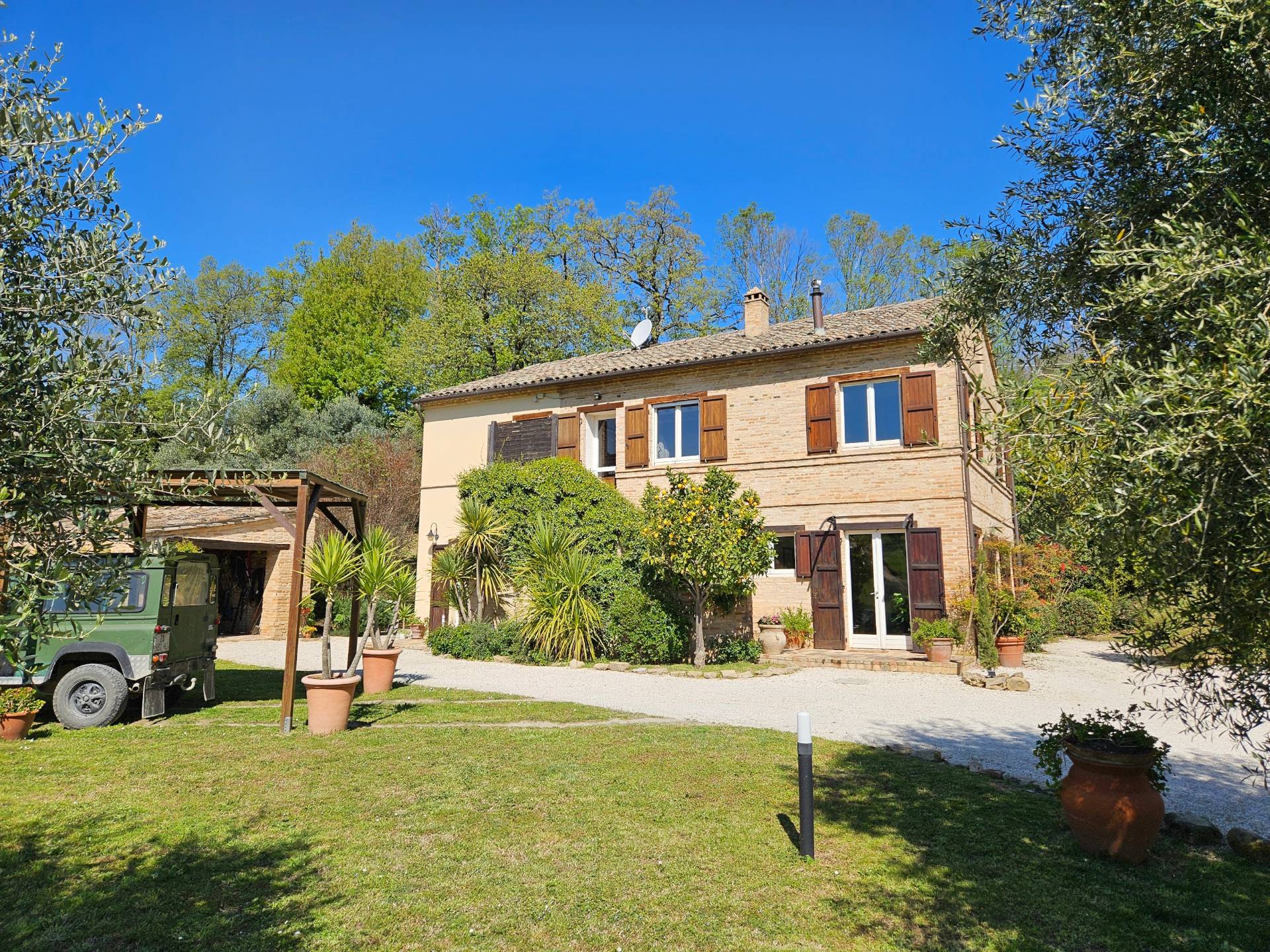 Casale Colonico Rustico in vendita a Montecosaro