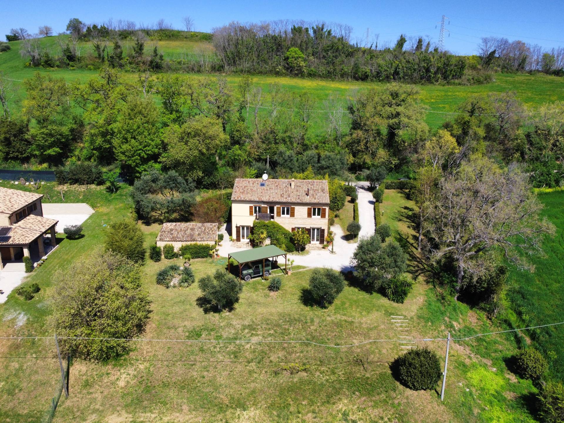 Casale Colonico Rustico in vendita a Montecosaro