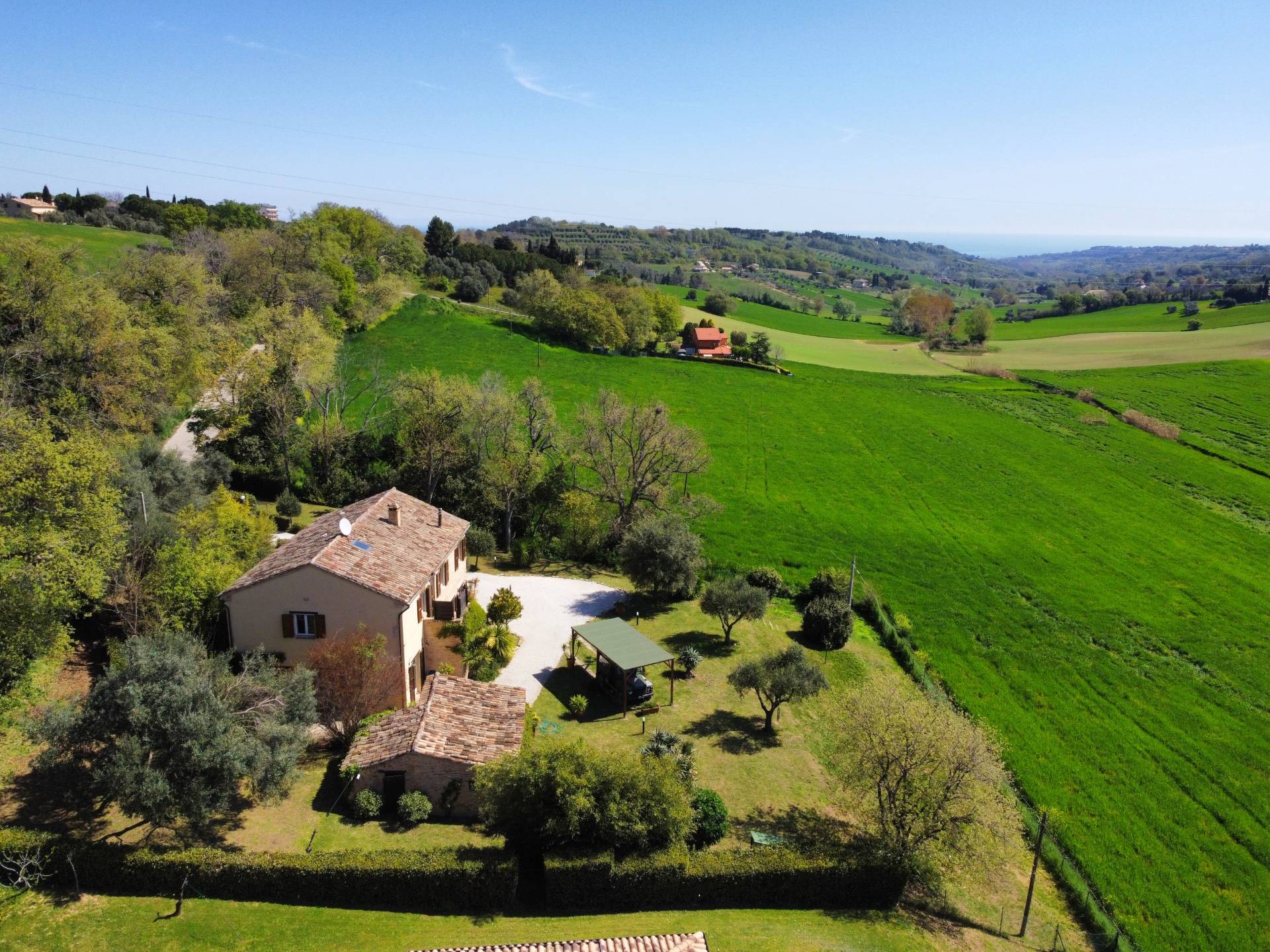 Casale Colonico Rustico in vendita a Montecosaro