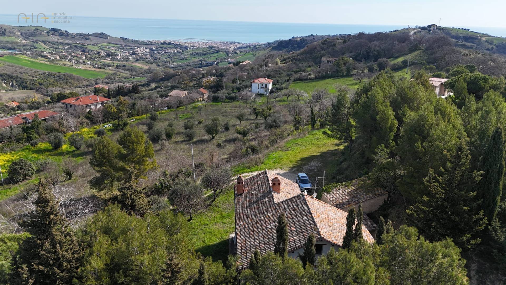Casale Colonico Rustico in vendita a Acquaviva Picena, Collinare (esposizione verso il mare)
