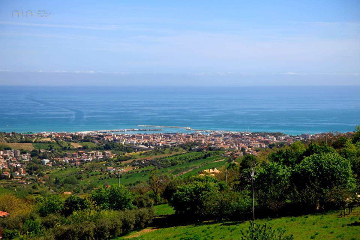 Casale Colonico Rustico in vendita a Acquaviva Picena, Collinare (esposizione verso il mare)