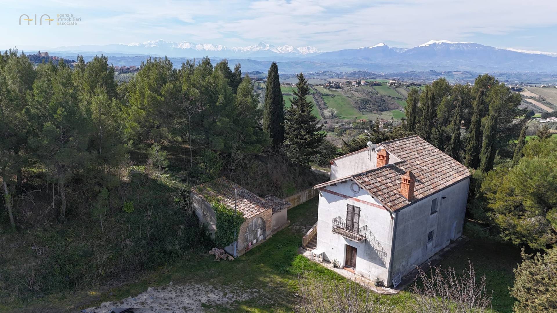 Casale Colonico Rustico in vendita a Acquaviva Picena, Collinare (esposizione verso il mare)