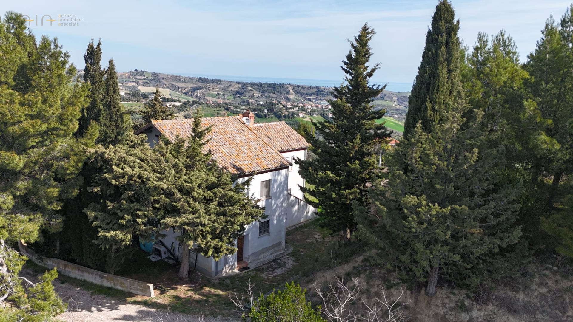 Casale Colonico Rustico in vendita a Acquaviva Picena, Collinare (esposizione verso il mare)