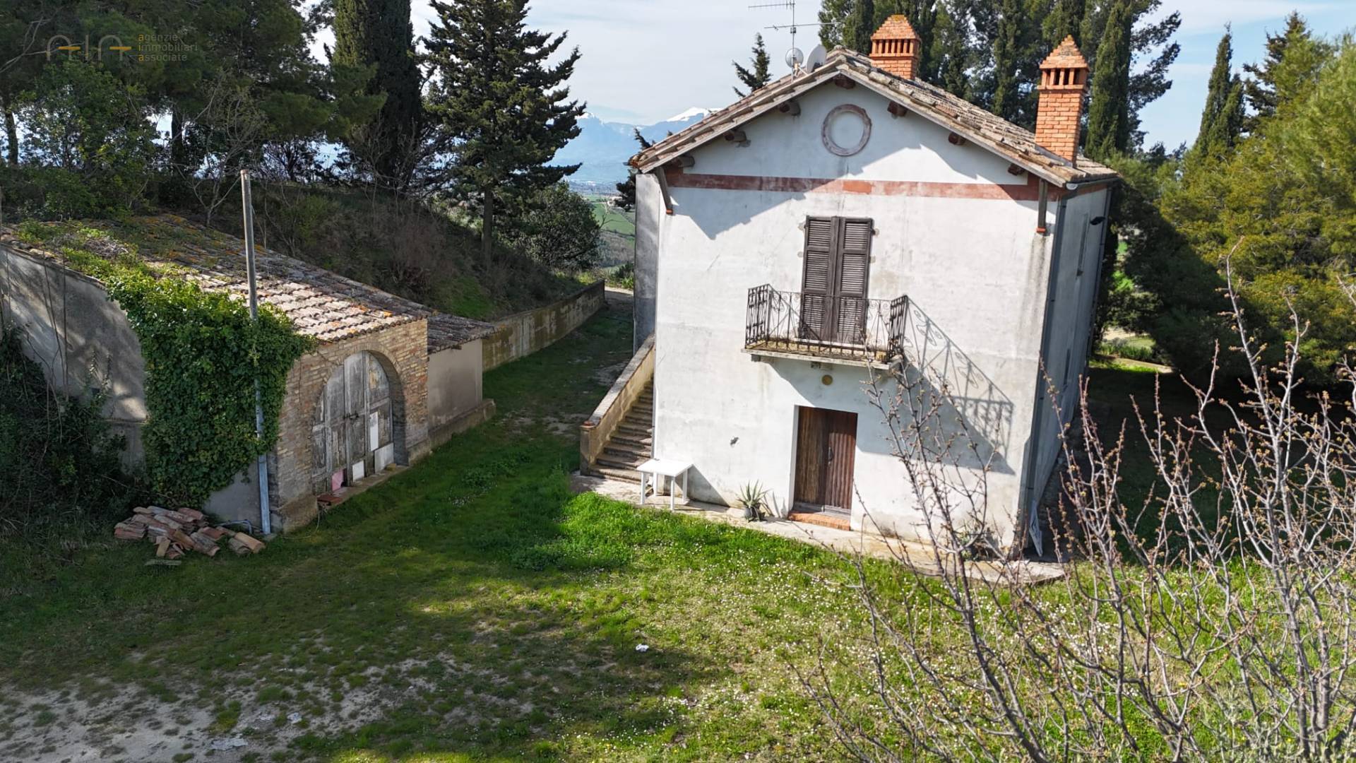 Casale Colonico Rustico in vendita a Acquaviva Picena, Collinare (esposizione verso il mare)