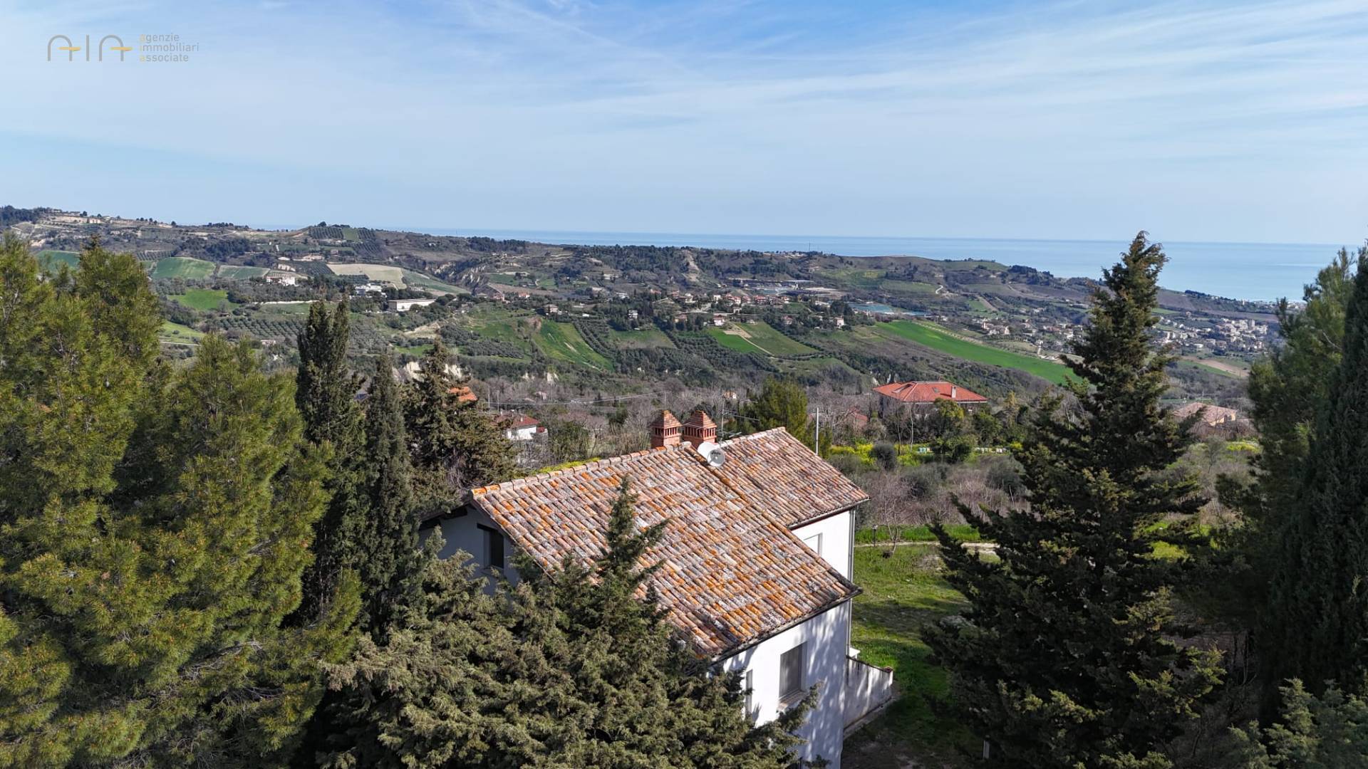 Casale Colonico Rustico in vendita a Acquaviva Picena, Collinare (esposizione verso il mare)