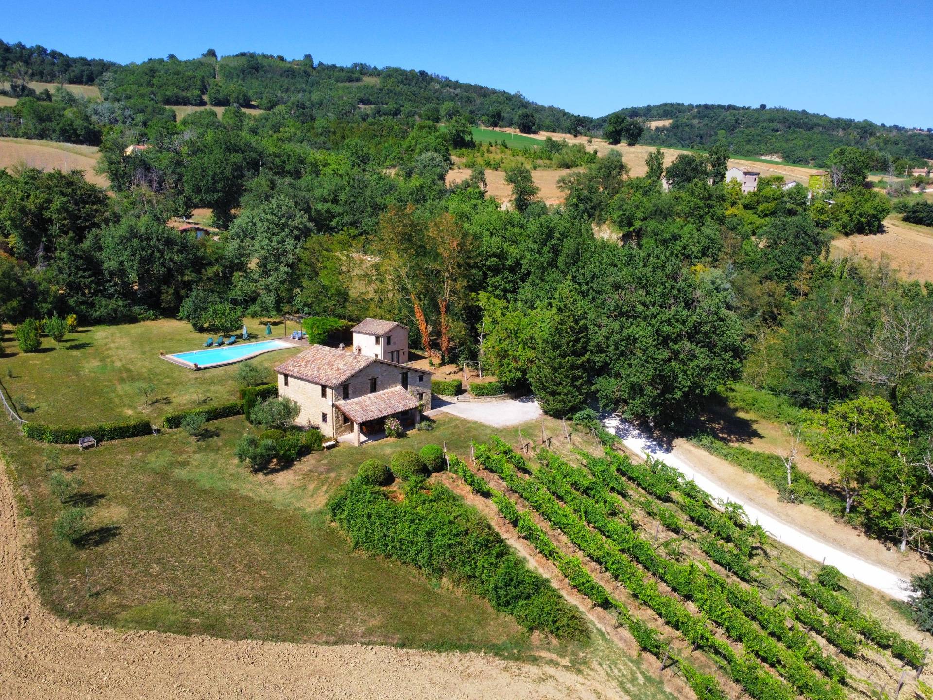 Casale Colonico Rustico in vendita a Gualdo, Massignano