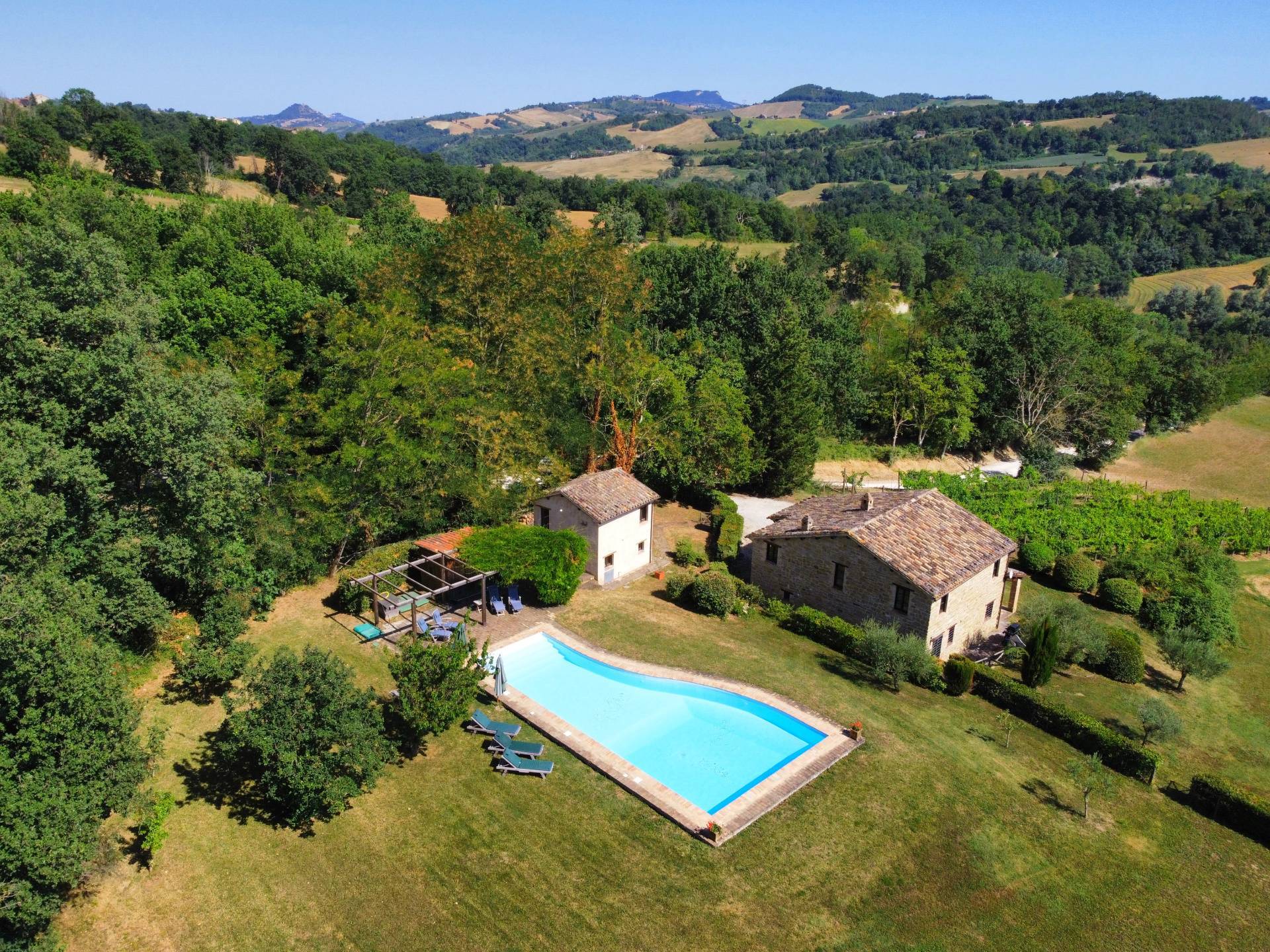 Casale Colonico Rustico in vendita a Gualdo, Massignano