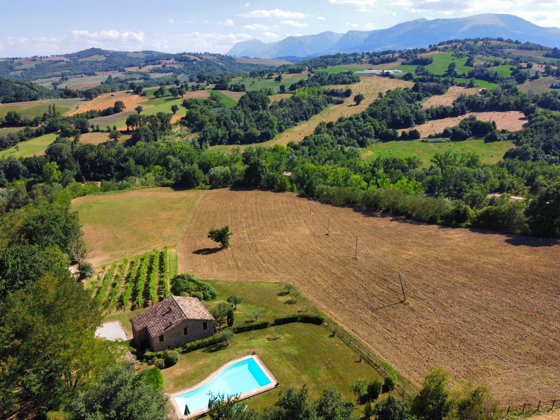 Casale Colonico Rustico in vendita a Gualdo, Massignano