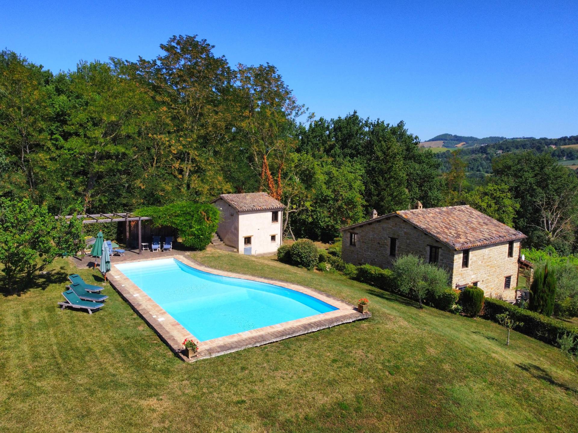 Casale Colonico Rustico in vendita a Gualdo, Massignano