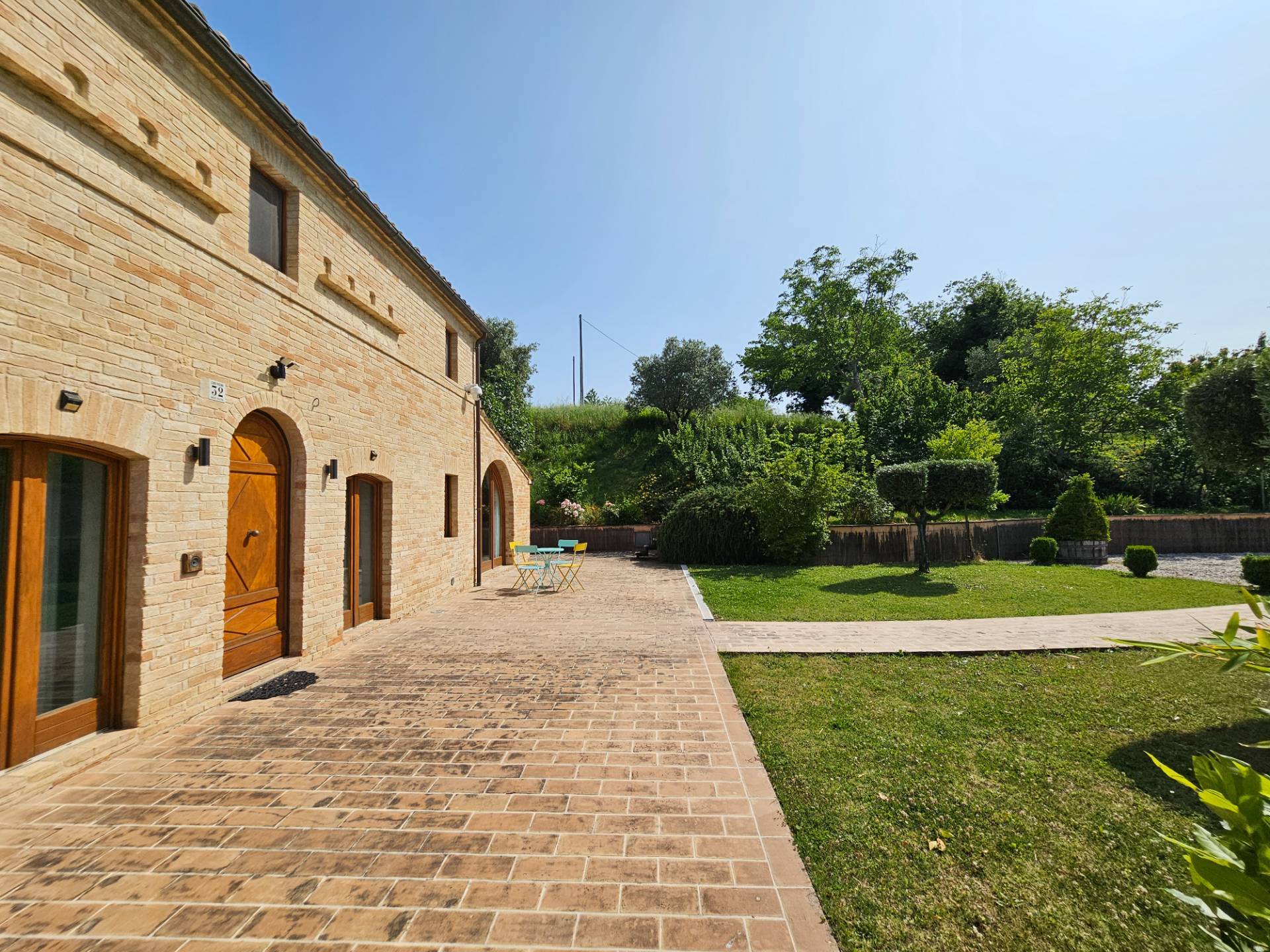 Casale Colonico Rustico in vendita a Loro Piceno