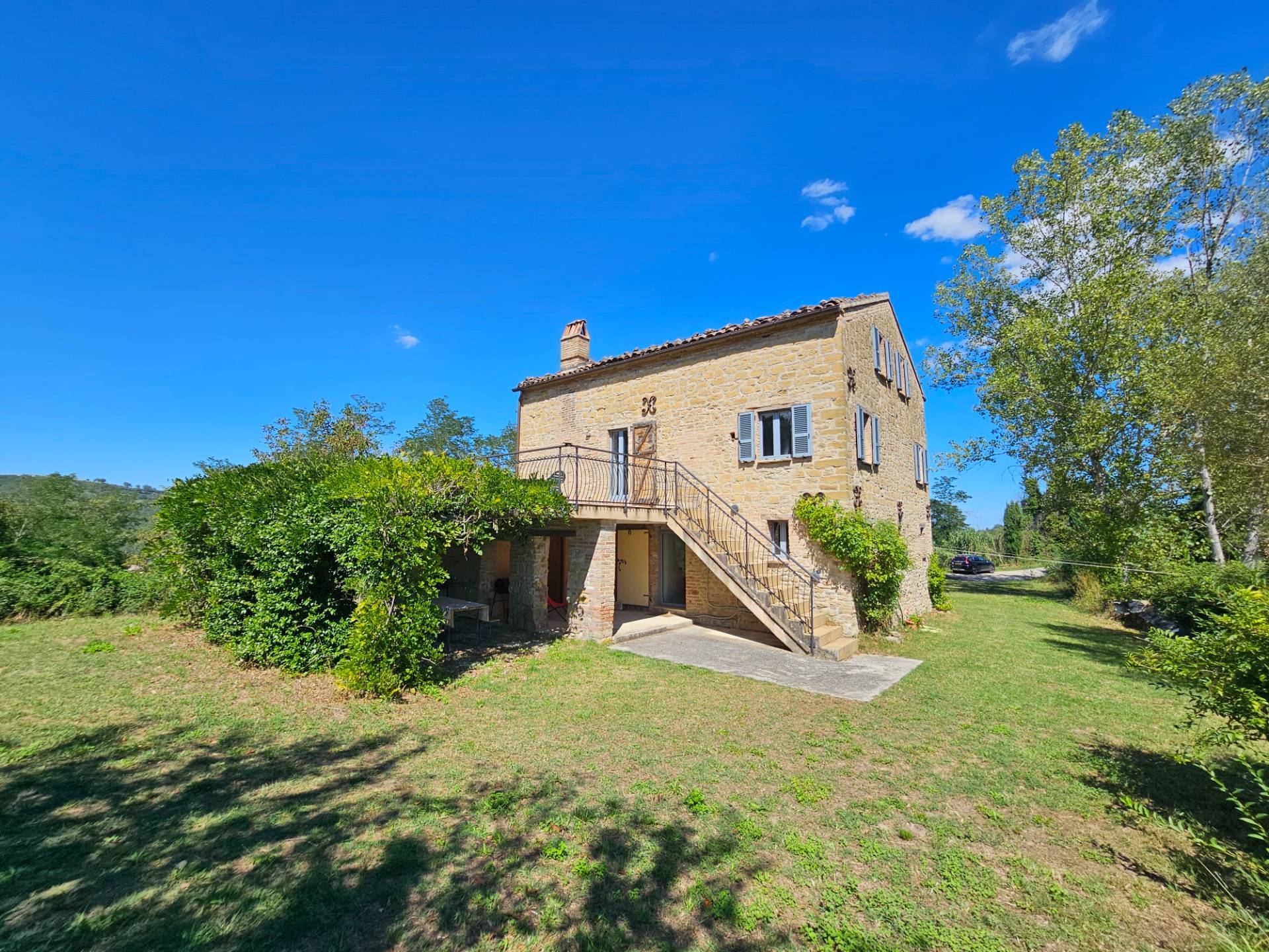 Casale Colonico Rustico in vendita a Smerillo
