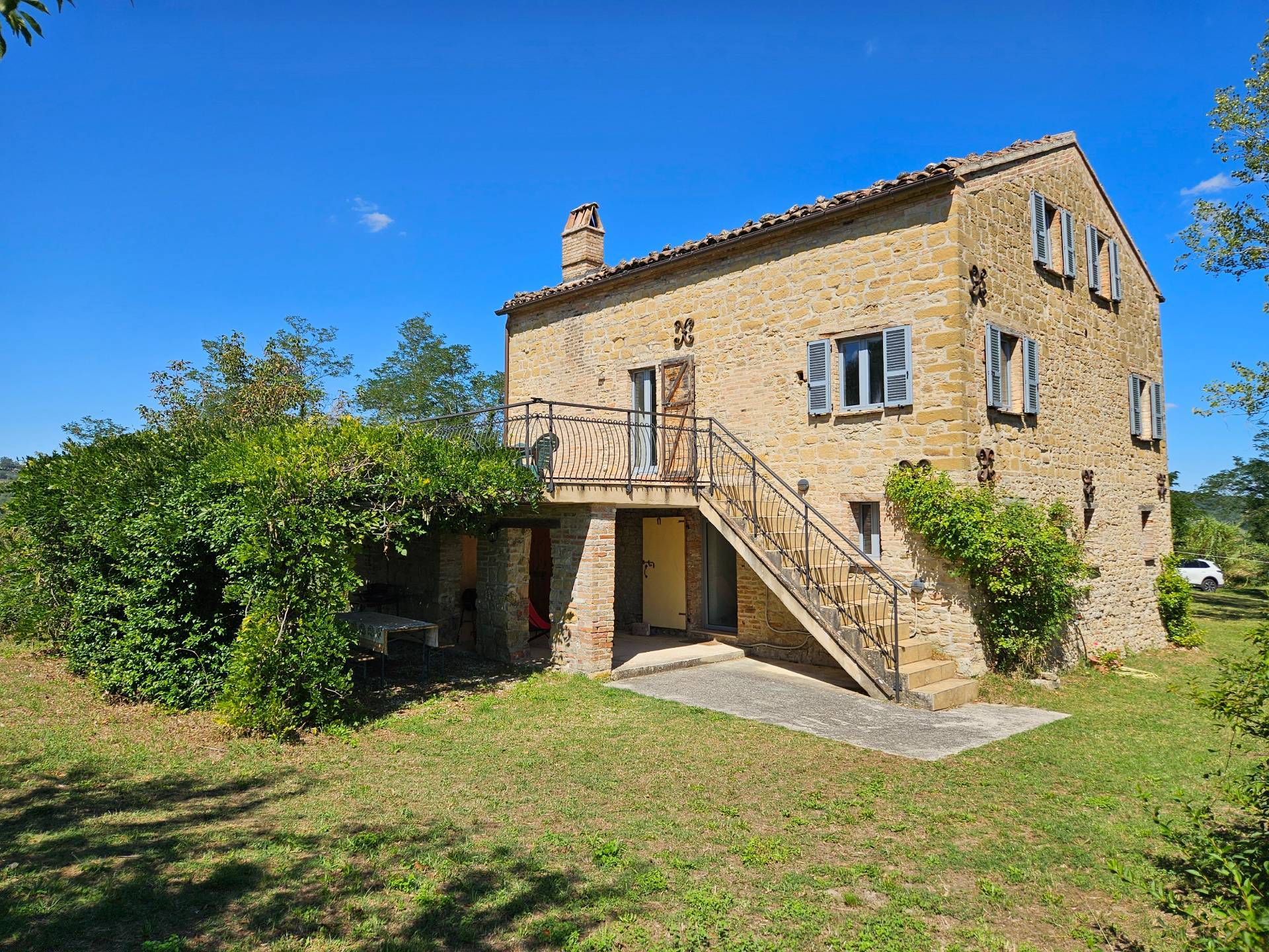 Casale Colonico Rustico in vendita a Smerillo