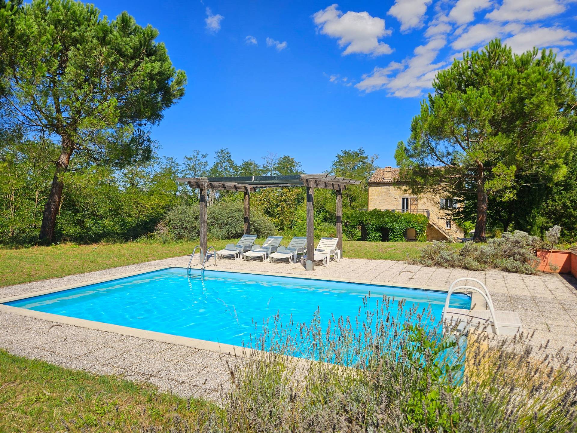 Casale Colonico Rustico in vendita a Smerillo