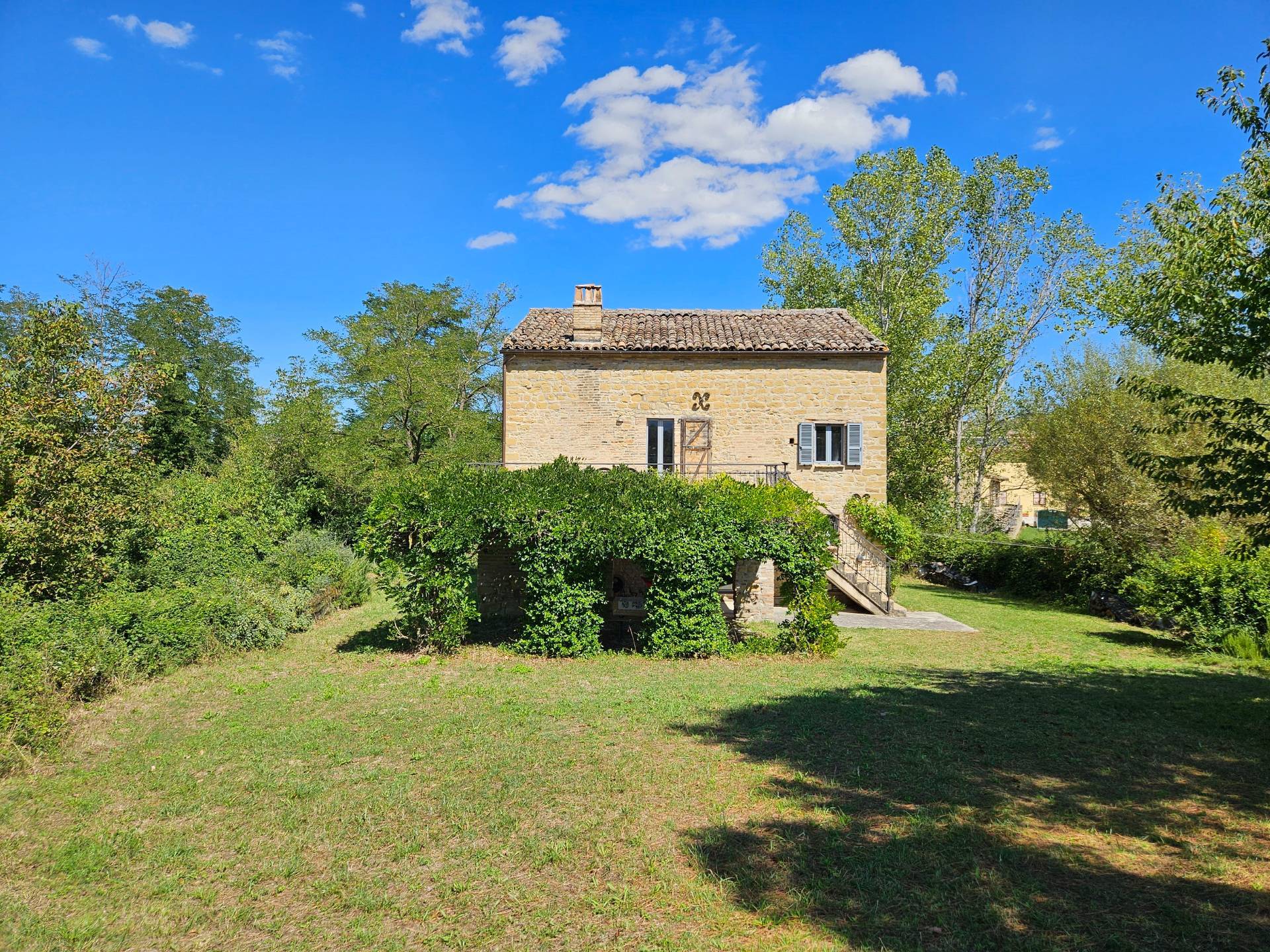 Casale Colonico Rustico in vendita a Smerillo