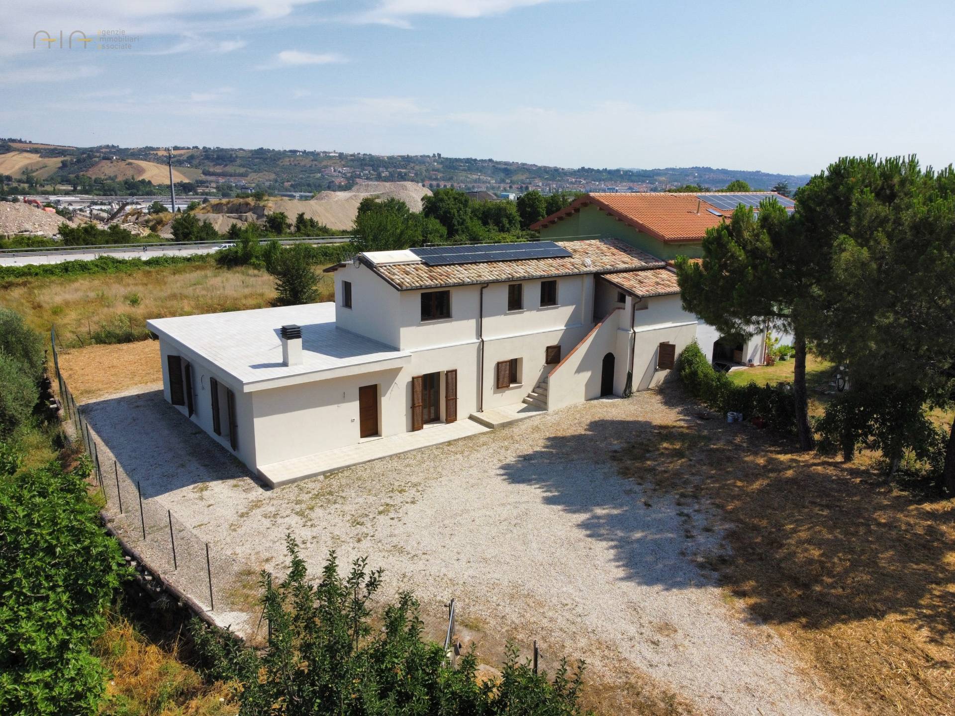 Casale Colonico Rustico in vendita a Maltignano, Collinare
