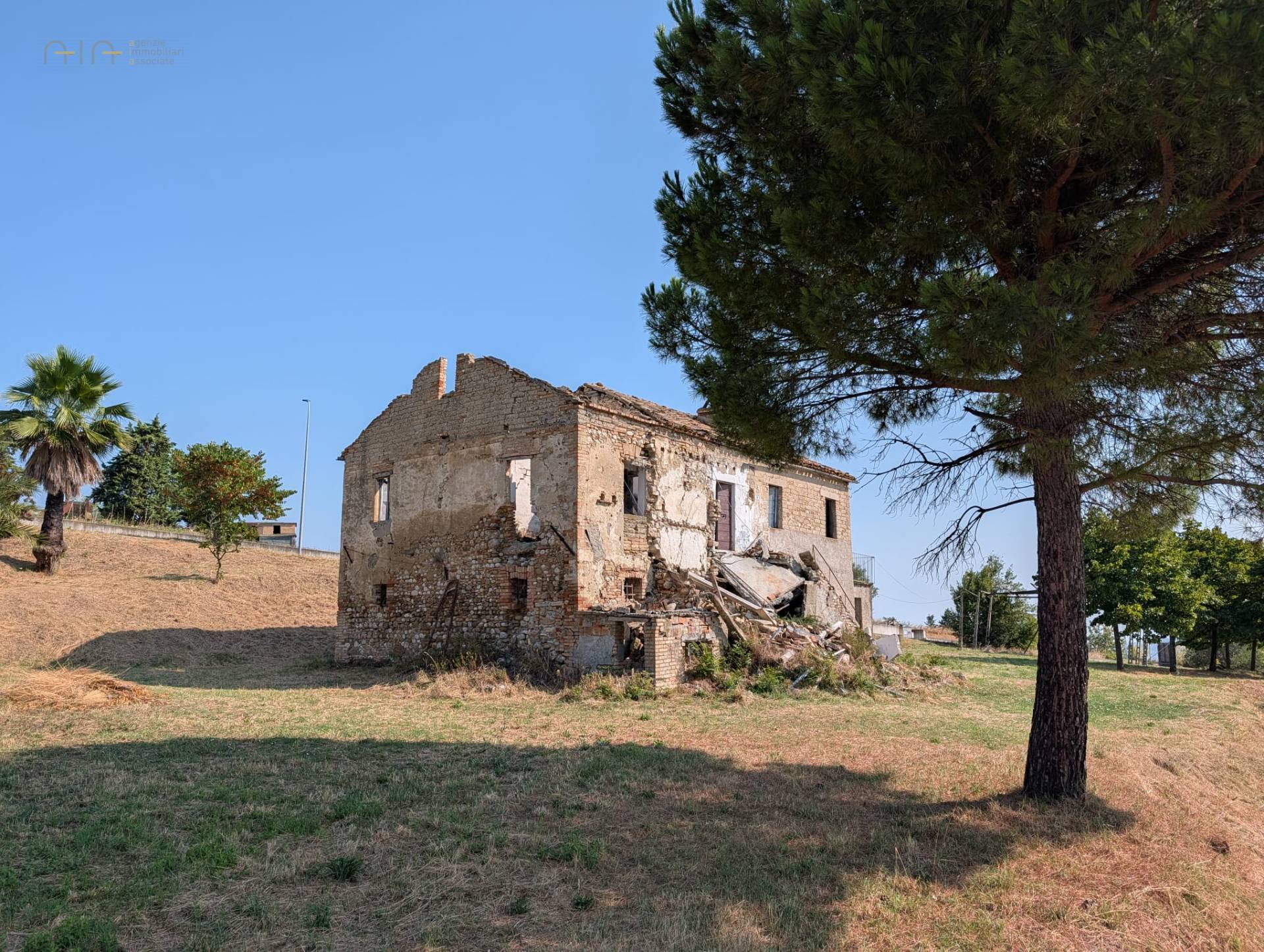 Casale Colonico Rustico in vendita a Offida, Collinare / Campagna