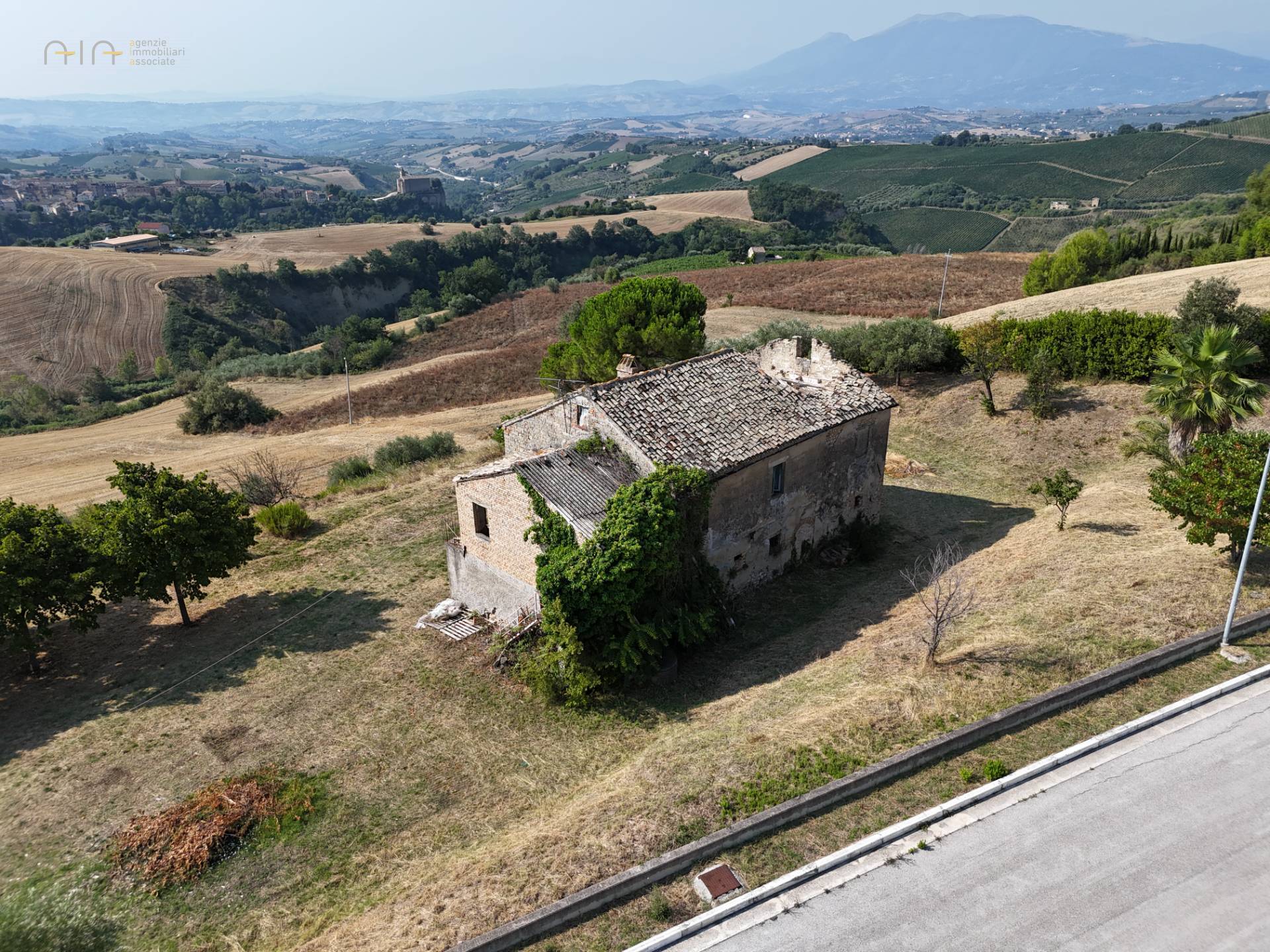 Casale Colonico Rustico in vendita a Offida, Collinare / Campagna