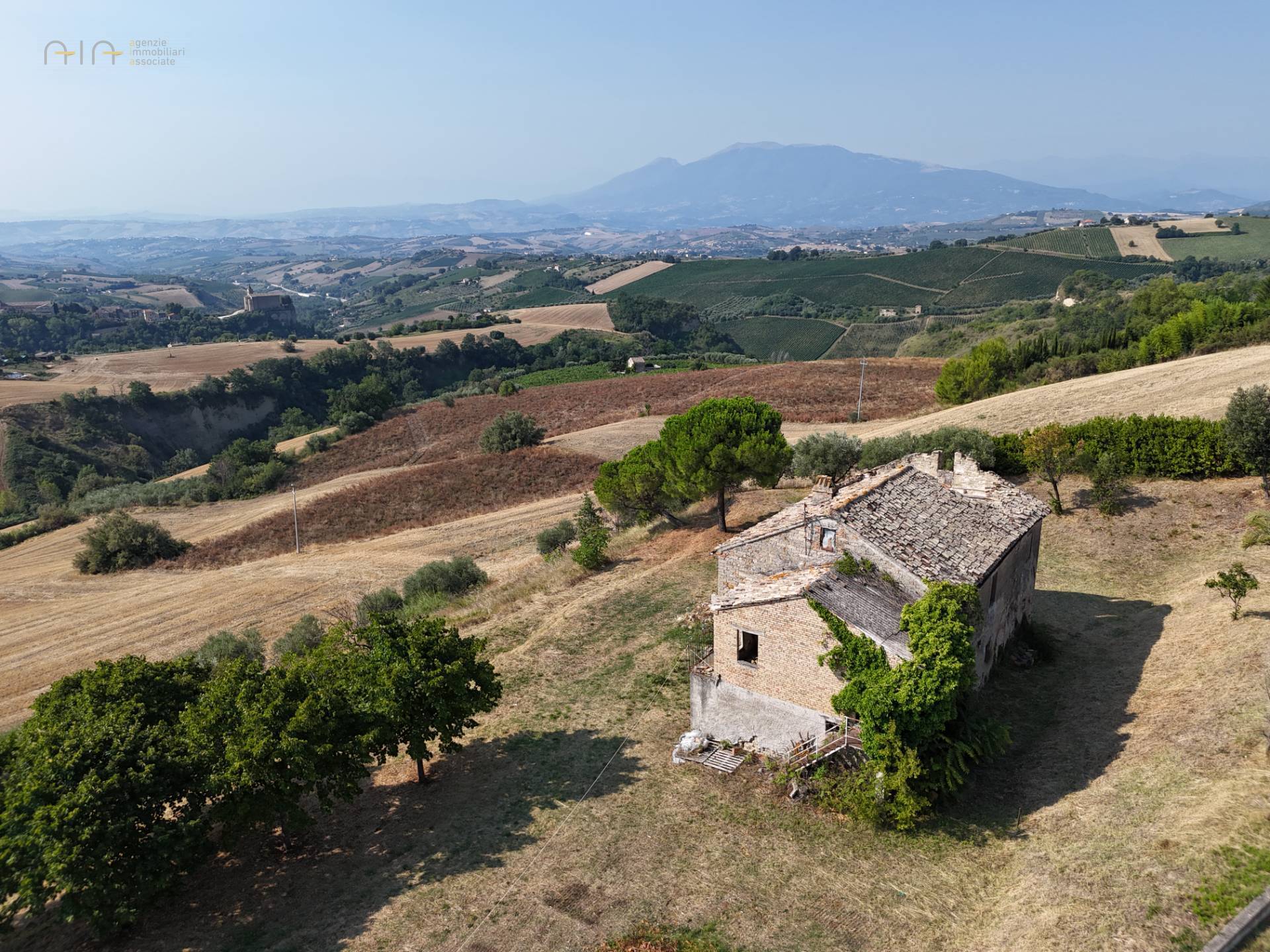Casale Colonico Rustico in vendita a Offida, Collinare / Campagna