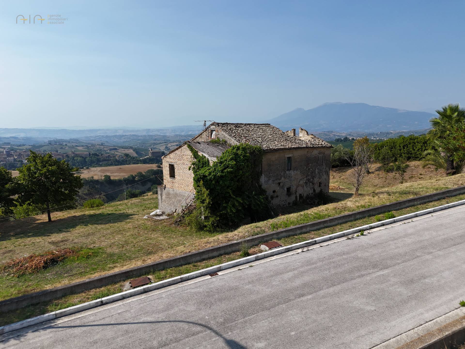 Casale Colonico Rustico in vendita a Offida, Collinare / Campagna