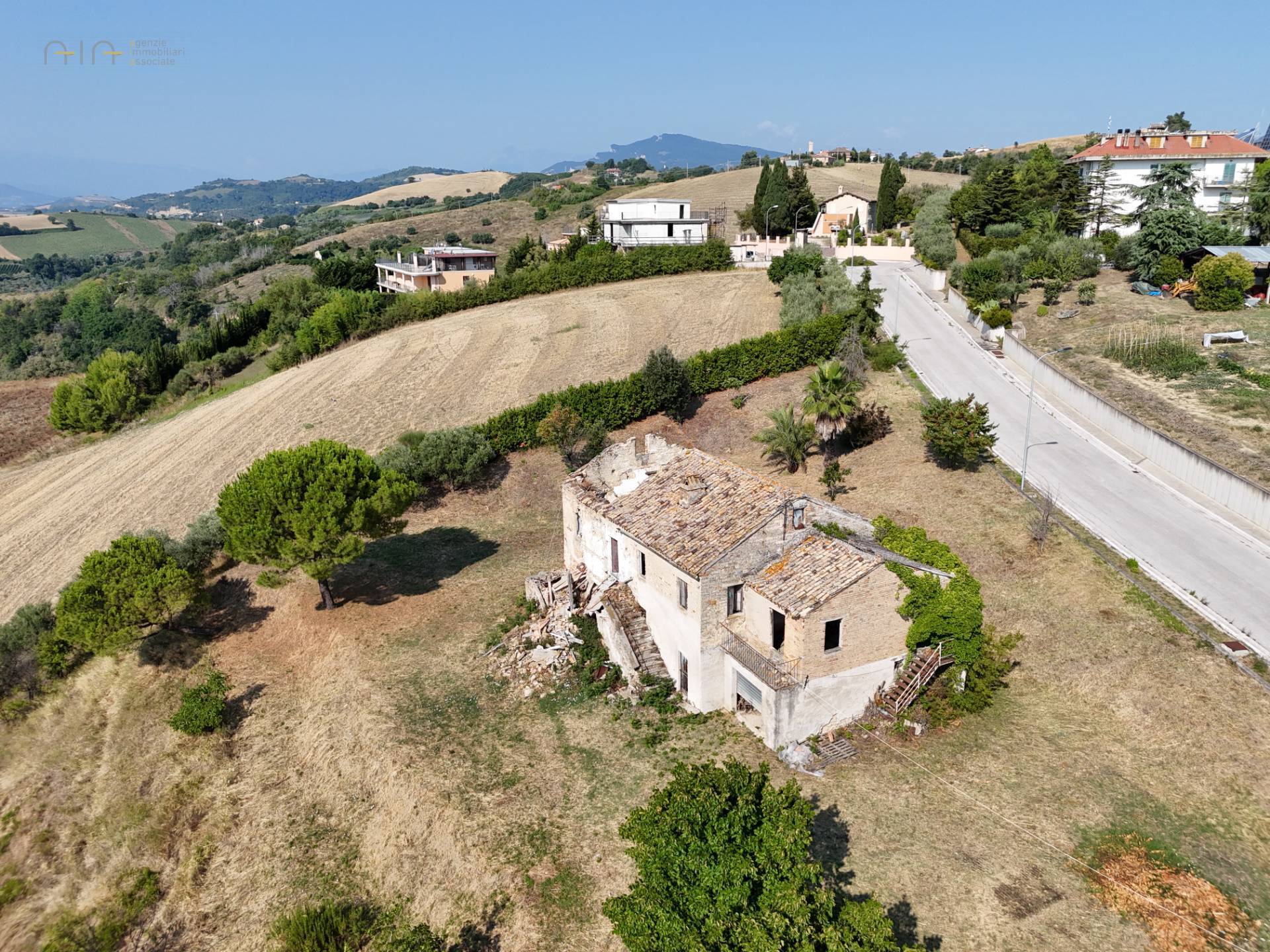 Casale Colonico Rustico in vendita a Offida, Collinare / Campagna