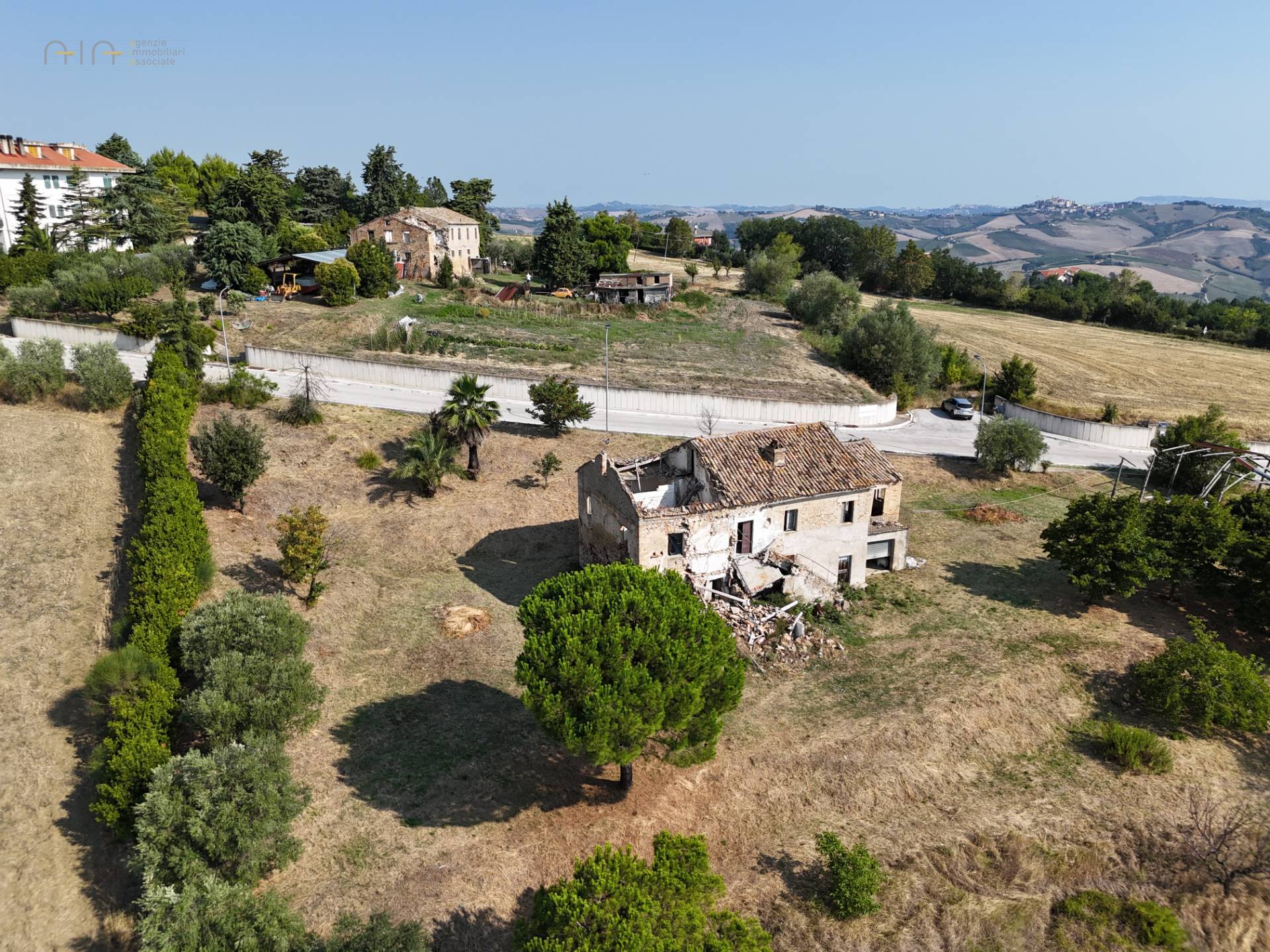 Casale Colonico Rustico in vendita a Offida, Collinare / Campagna