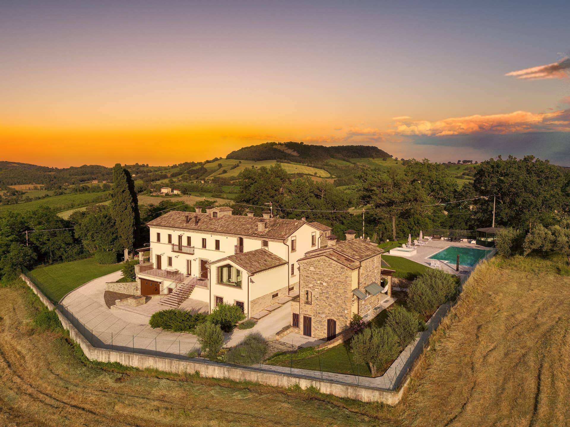 Casale Colonico Rustico in vendita a Caldarola
