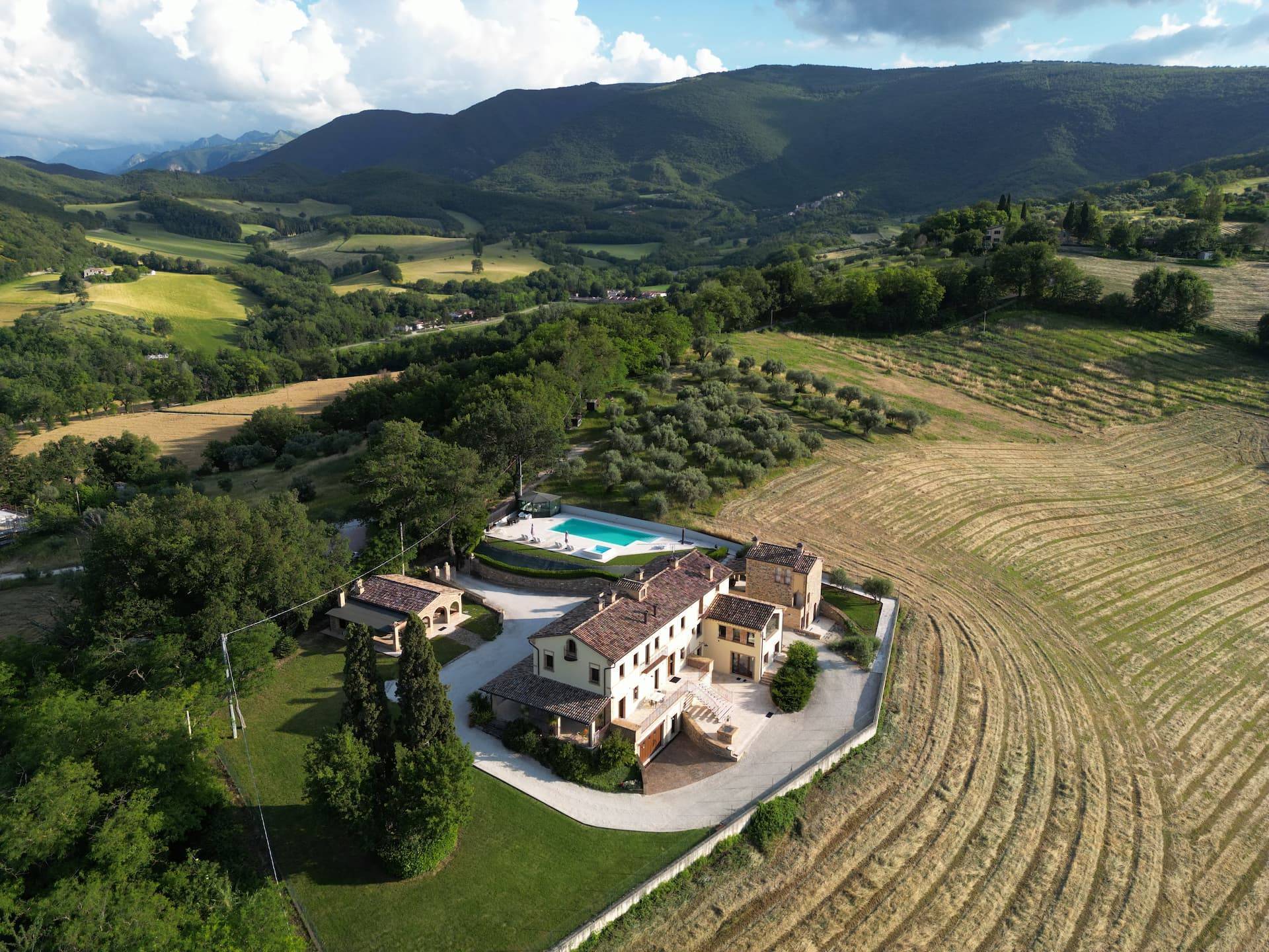 Casale Colonico Rustico in vendita a Caldarola