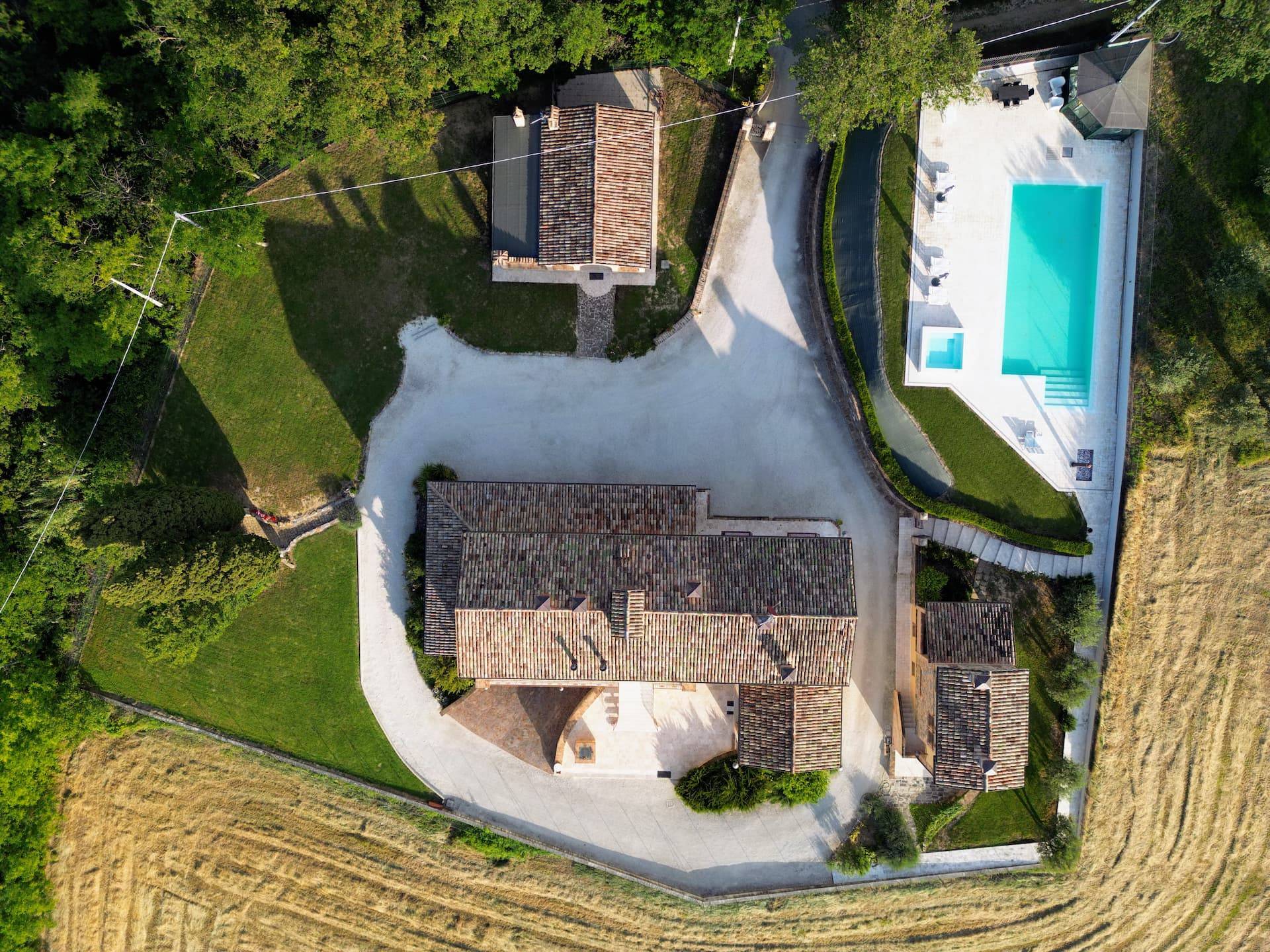 Casale Colonico Rustico in vendita a Caldarola