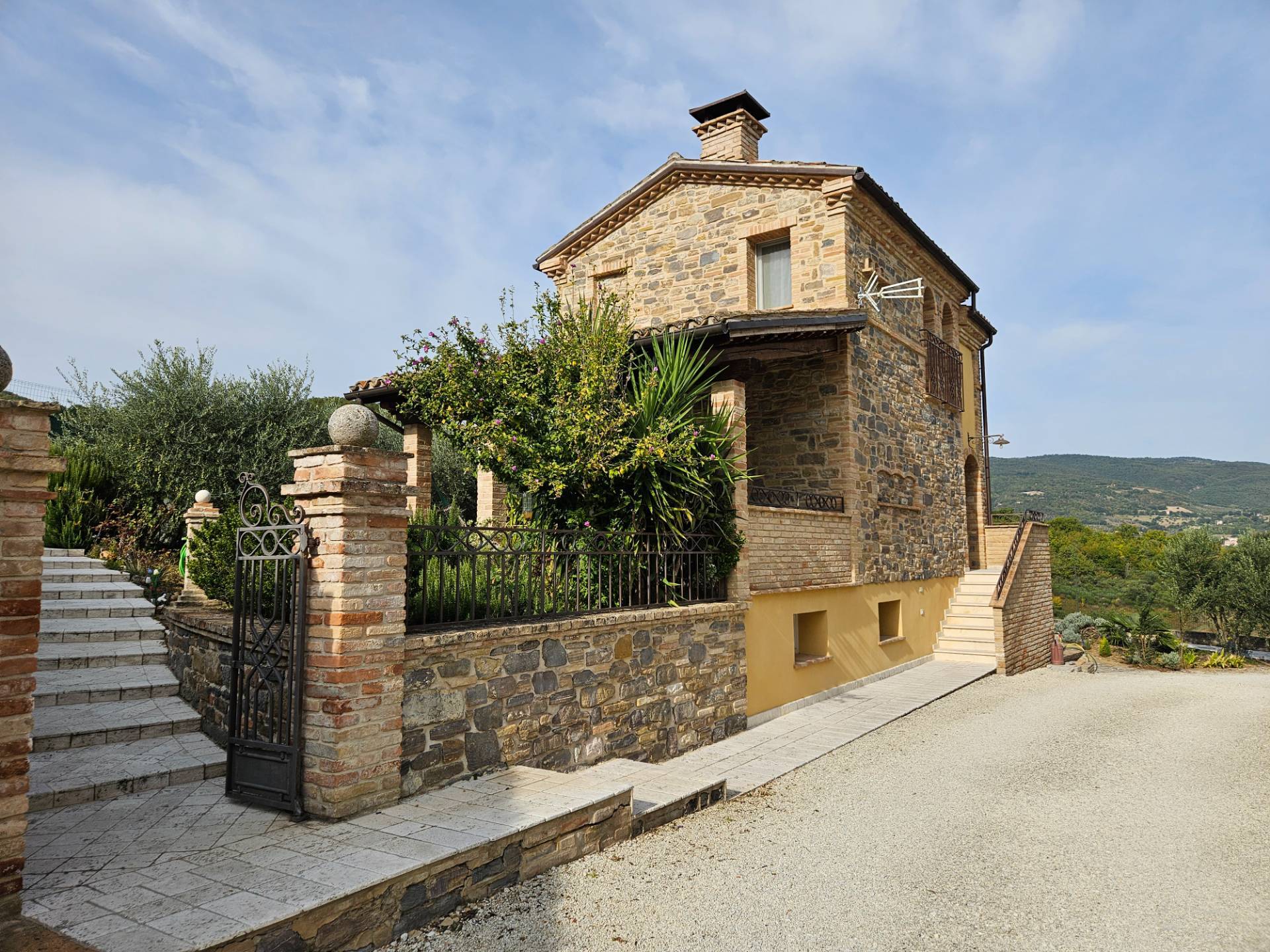 Casale Colonico Rustico in vendita a Caldarola