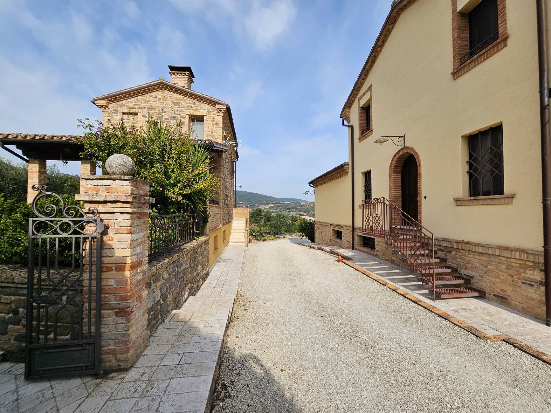 Casale Colonico Rustico in vendita a Caldarola
