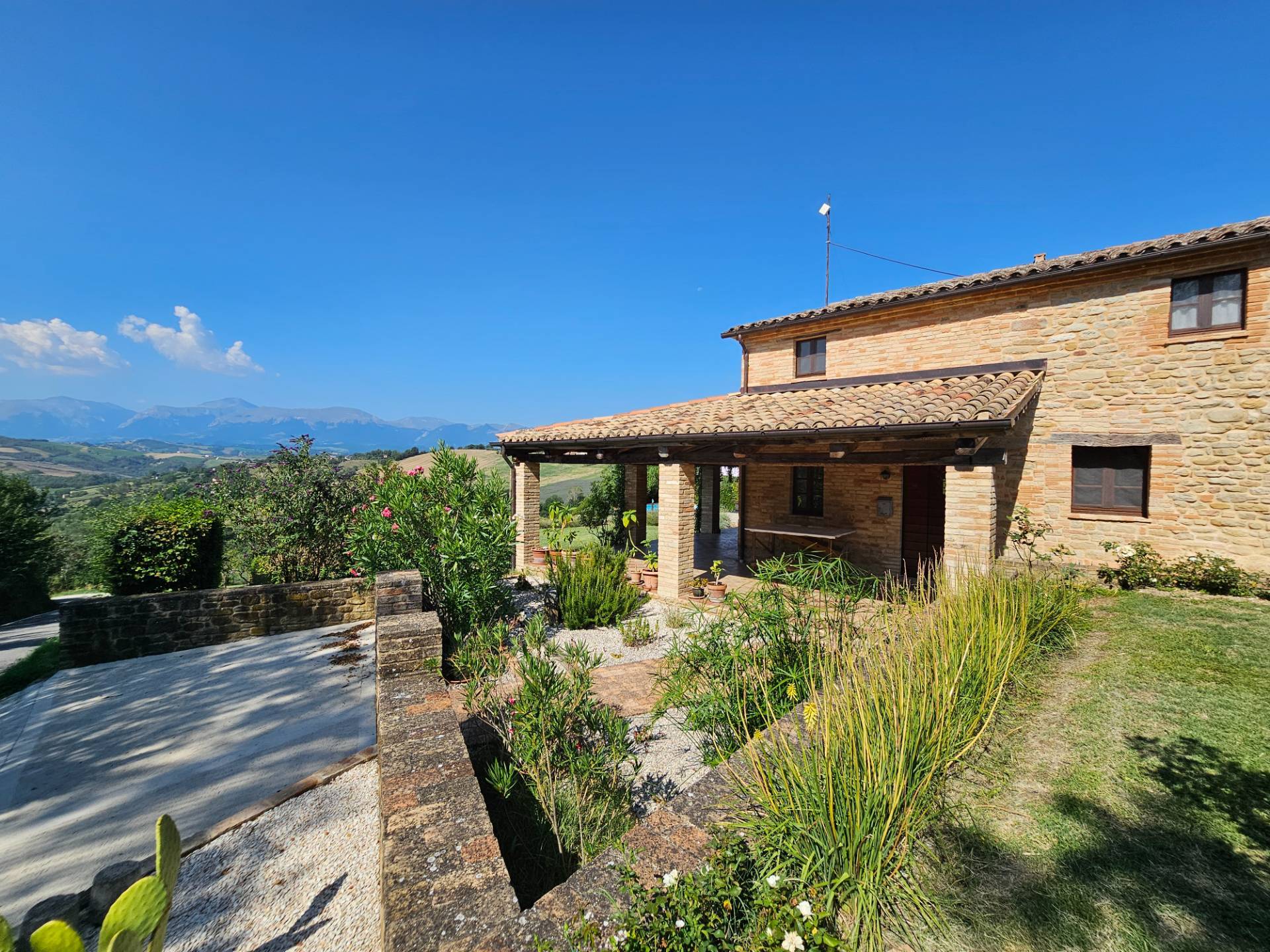 Casale Colonico Rustico in vendita a Penna San Giovanni
