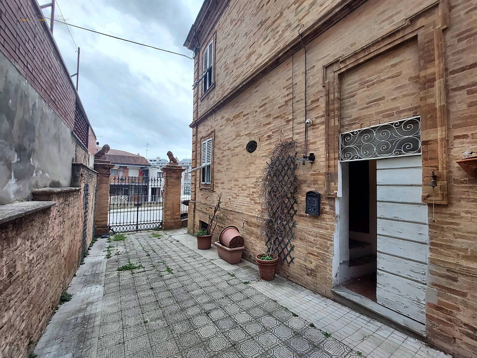 Casa cielo - terra in vendita a Sant'Elpidio a Mare, Centrale / Centro Storico