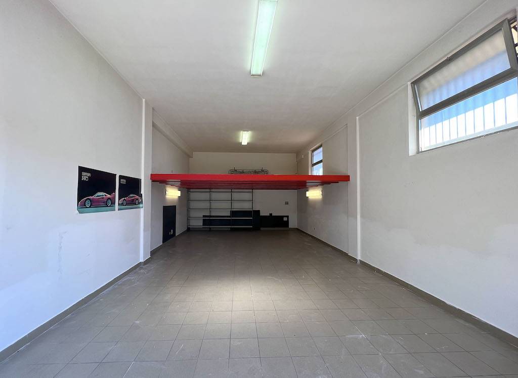 Box/Garage 65mq con box doppio, San Benedetto del Tronto residenziale