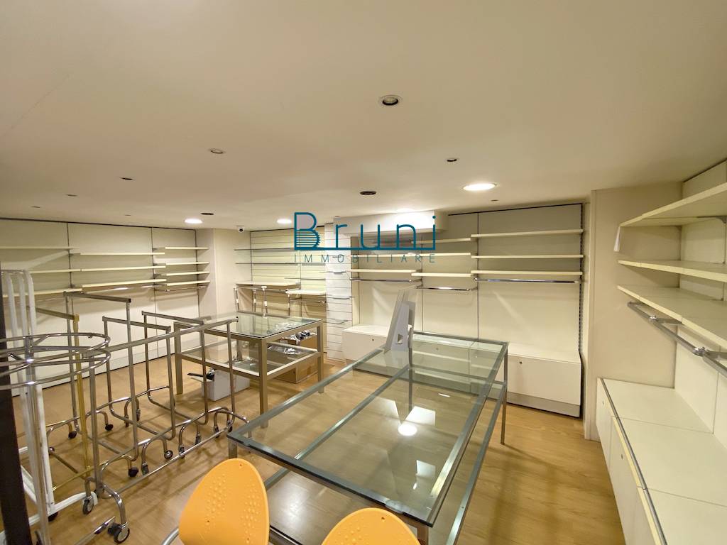 Locale commerciale in affitto a San Benedetto del Tronto, Porto d'Ascoli