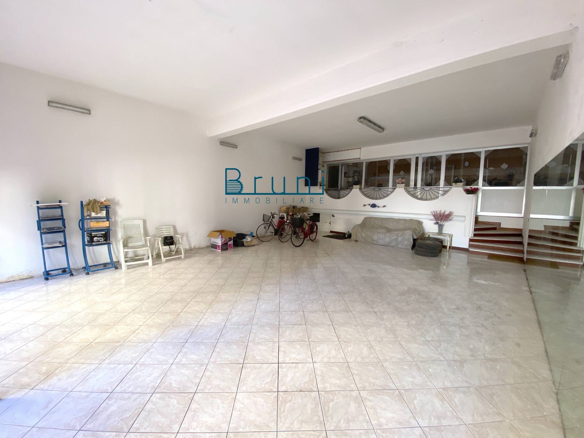 Locale commerciale in vendita a San Benedetto del Tronto, Centro