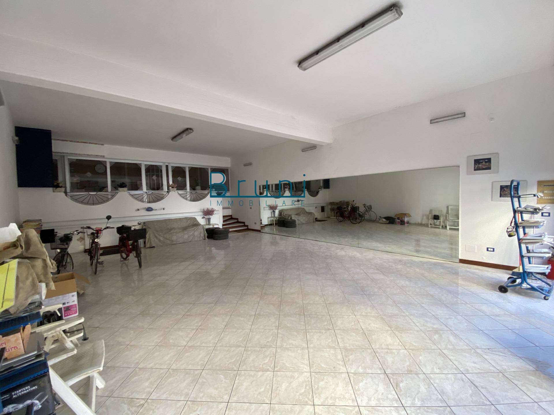 Locale commerciale in vendita a San Benedetto del Tronto, Centro