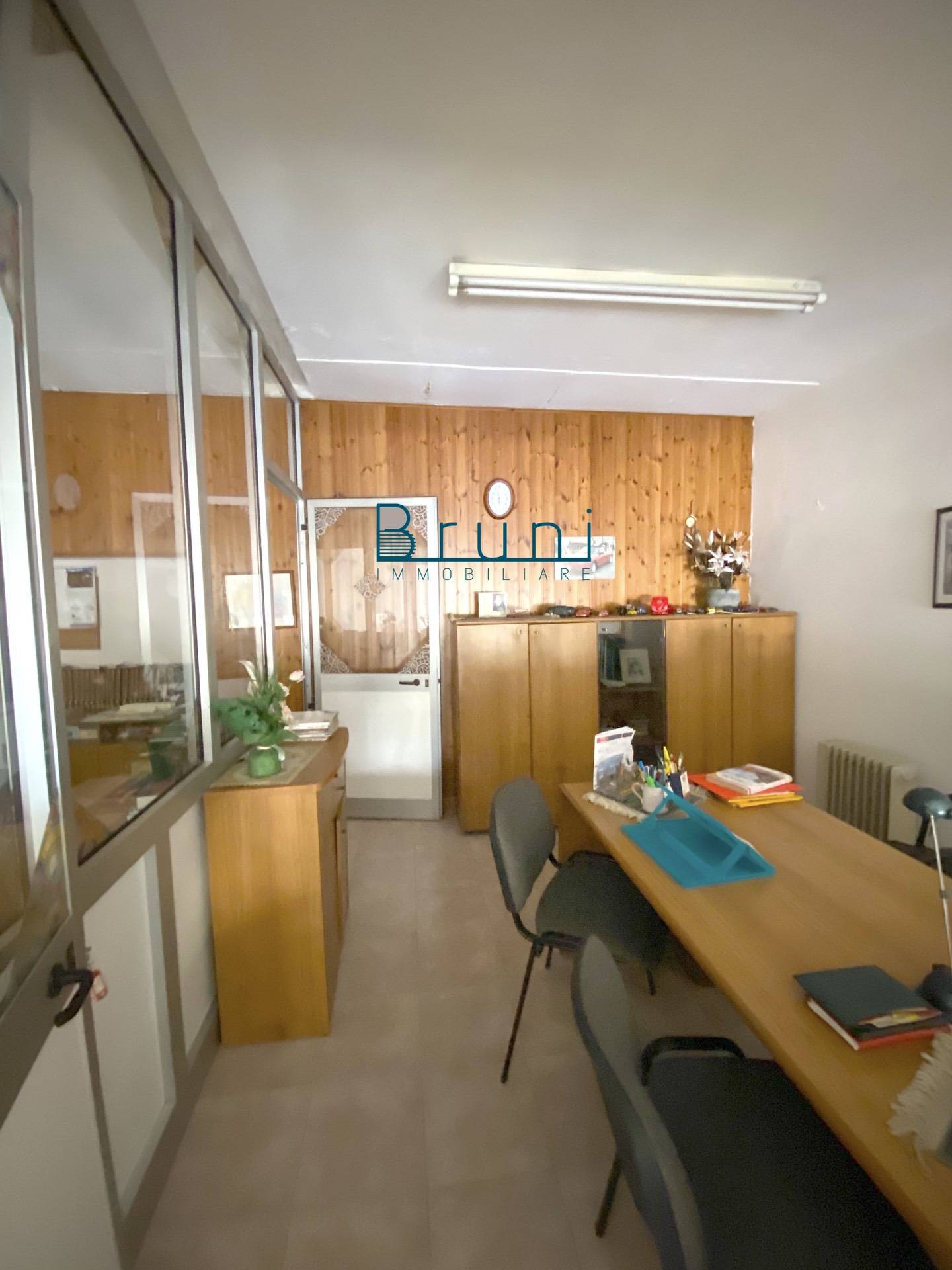 Locale commerciale in vendita a San Benedetto del Tronto, Centro