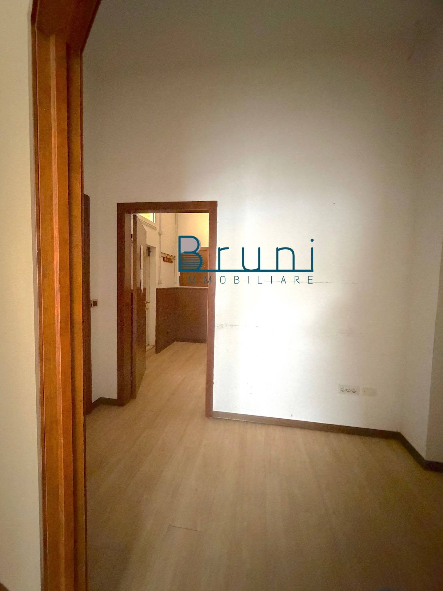 Locale commerciale in affitto a San Benedetto del Tronto, Centro