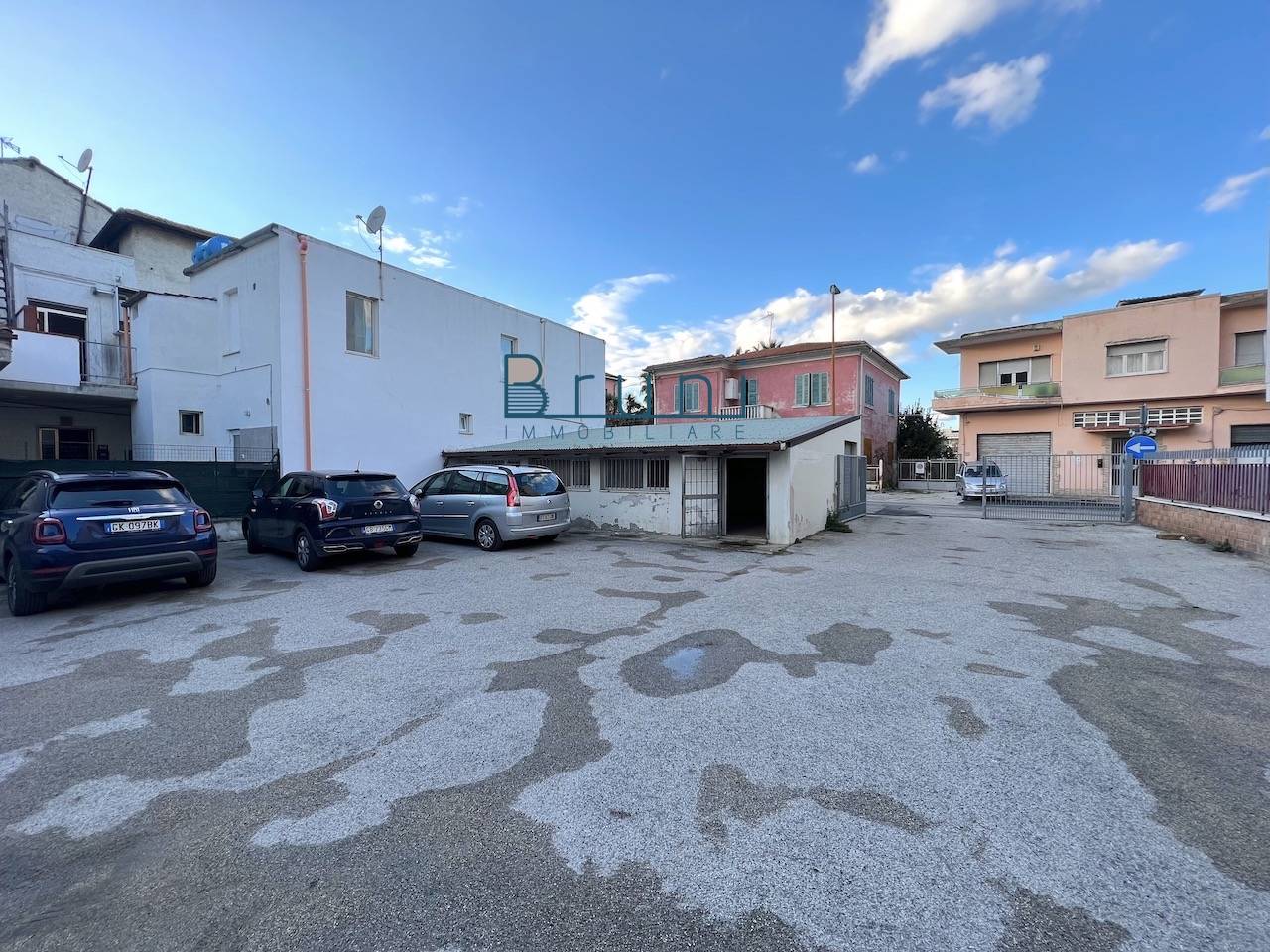 Locale commerciale in vendita a Alba Adriatica, Zona Mare