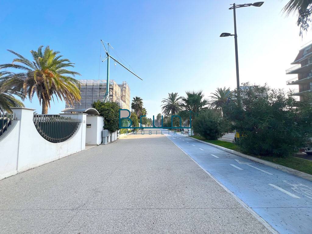 Villino in vendita a Grottammare, Prima Fila Mare