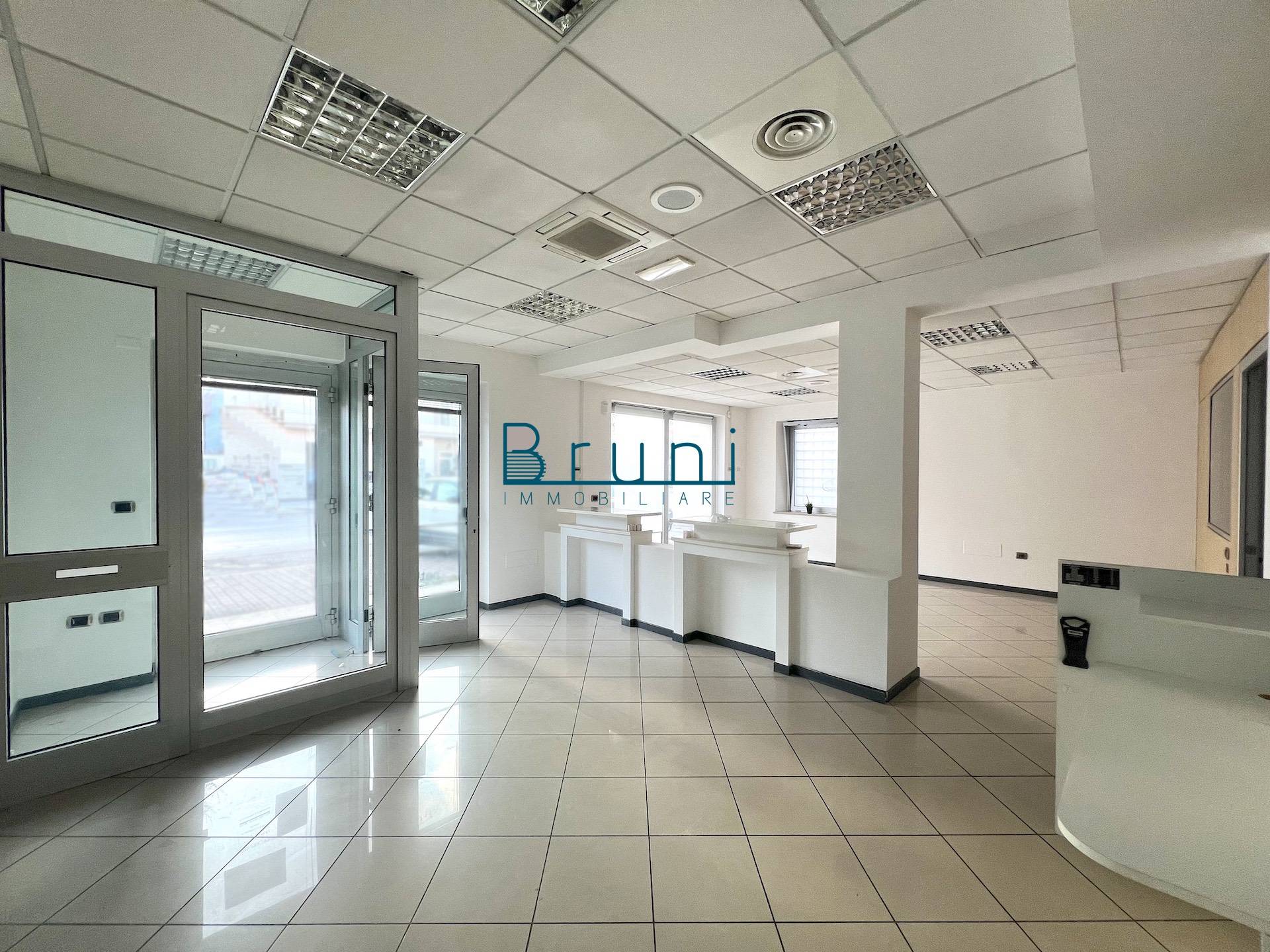 Studio/Ufficio in affitto a San Benedetto del Tronto, Porto d'Ascoli