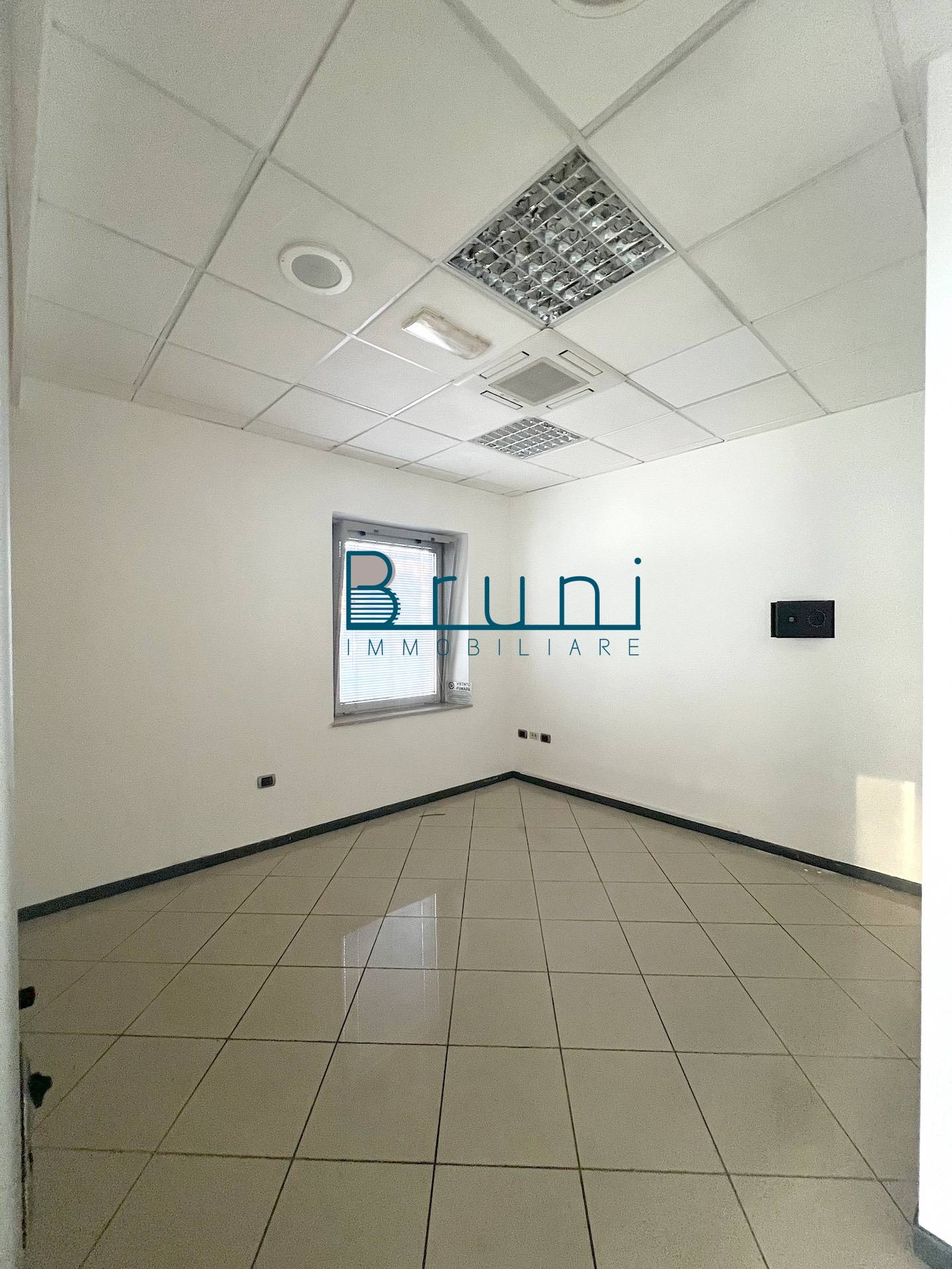 Studio/Ufficio in affitto a San Benedetto del Tronto, Porto d'Ascoli