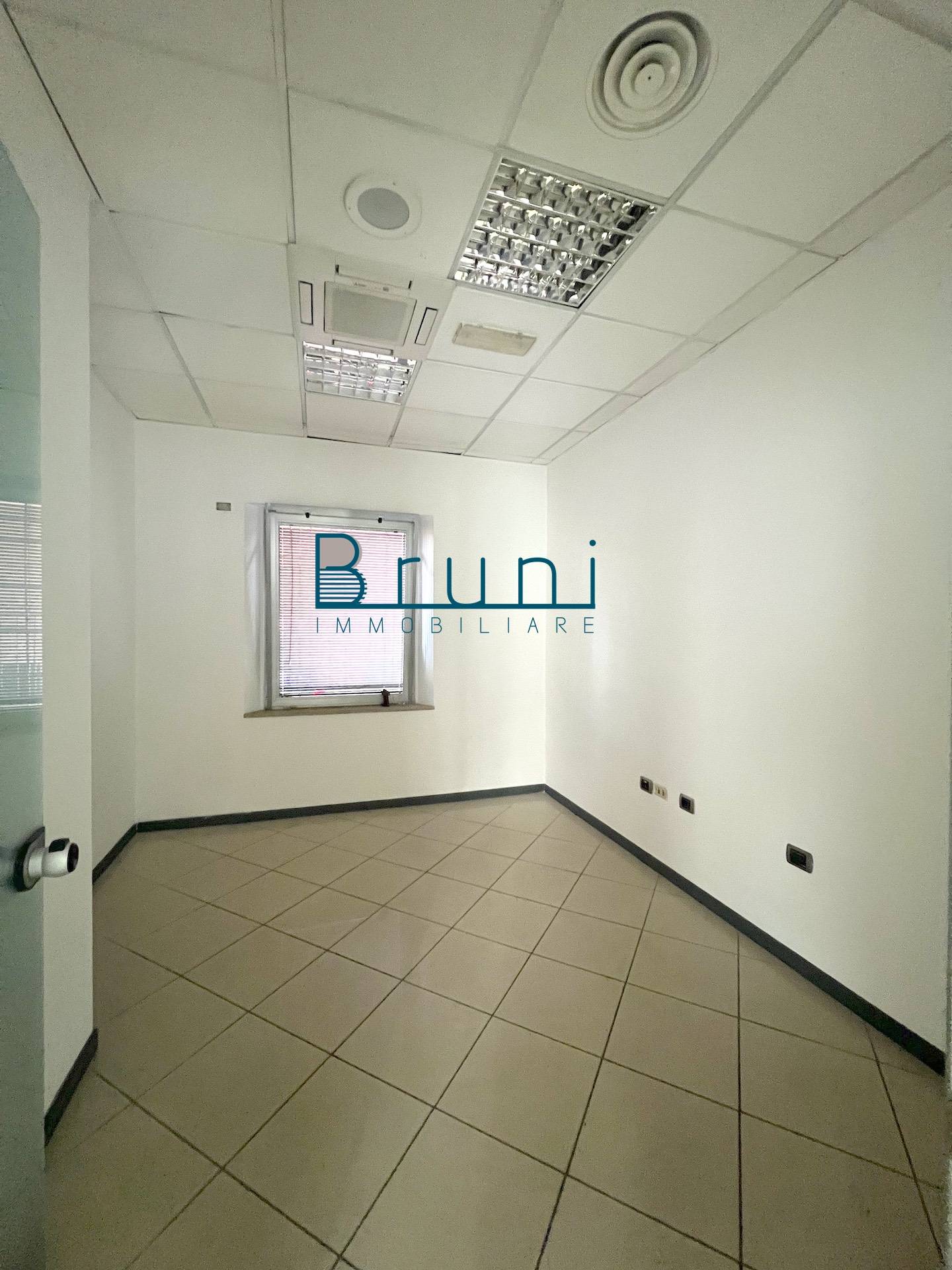 Studio/Ufficio in affitto a San Benedetto del Tronto, Porto d'Ascoli