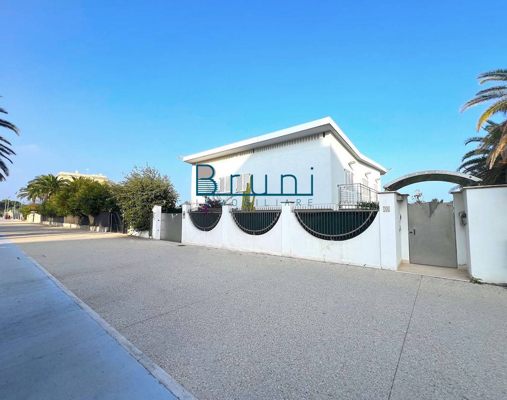 Villino in vendita a Grottammare, Prima Fila Mare